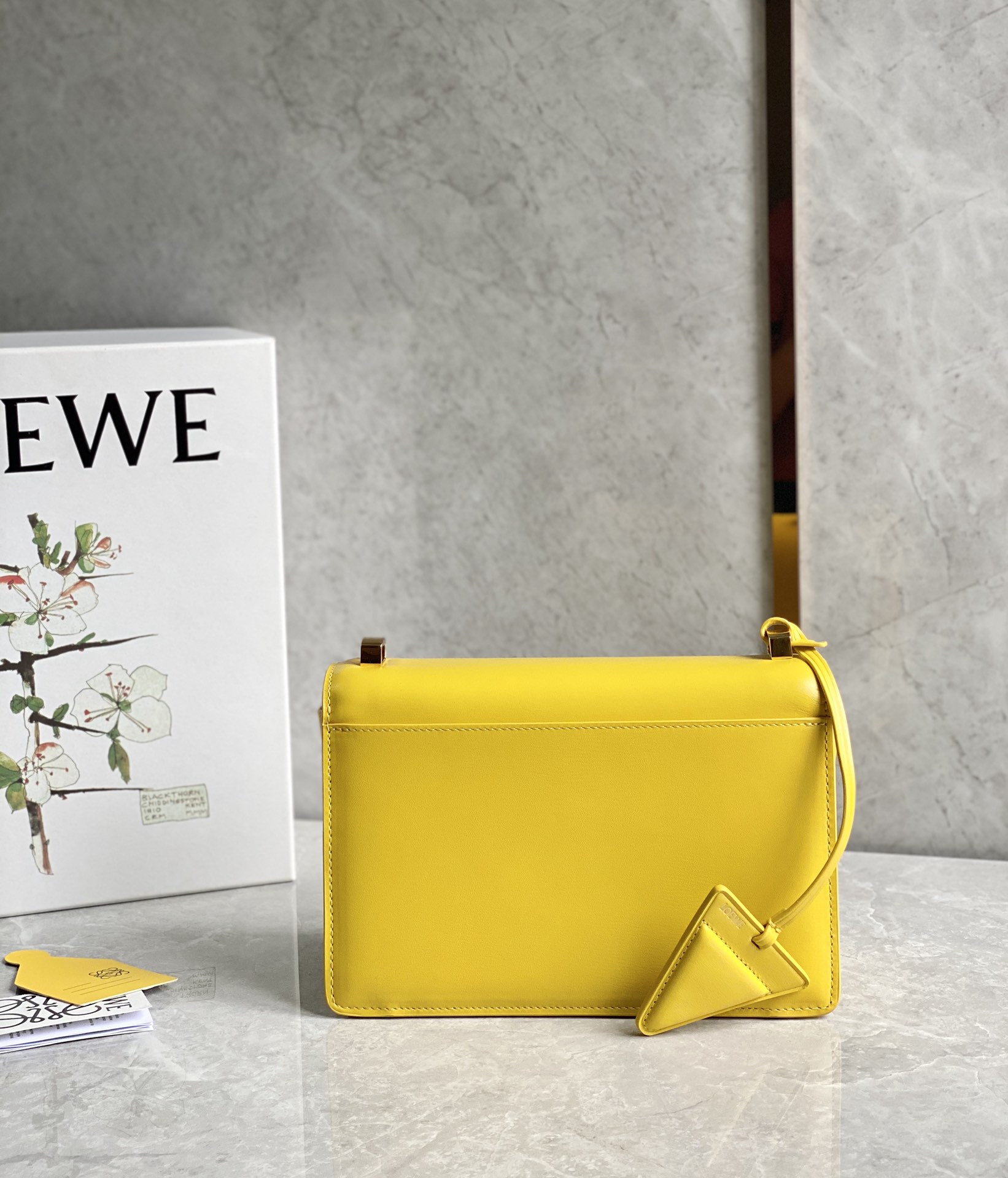 LOEWE罗意威 Barcelona 巴塞罗三角包 0662黄