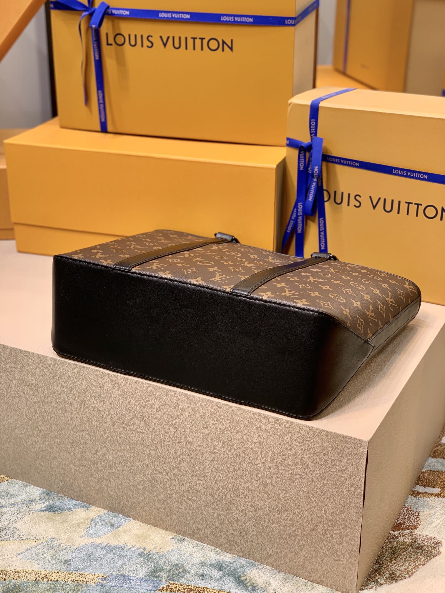 Louis Vuitton LV Weekend Tote PM M45734