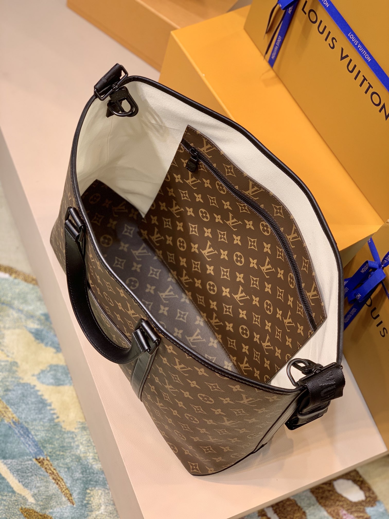 Shop Louis Vuitton 2021-22FW Weekend Tote Gm (M45733) by SkyNS