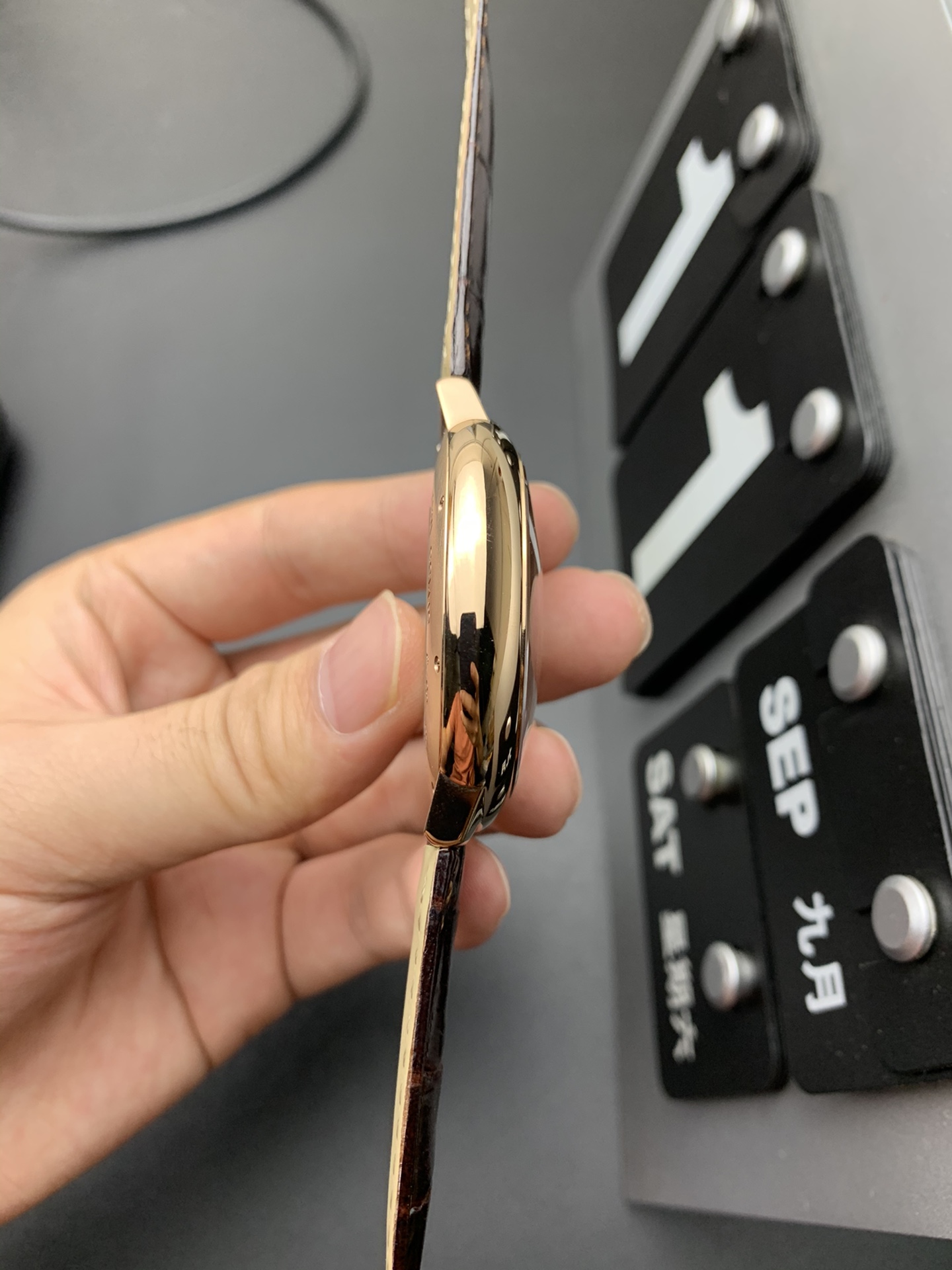 Burberry BBR 卡地亚陀飞轮