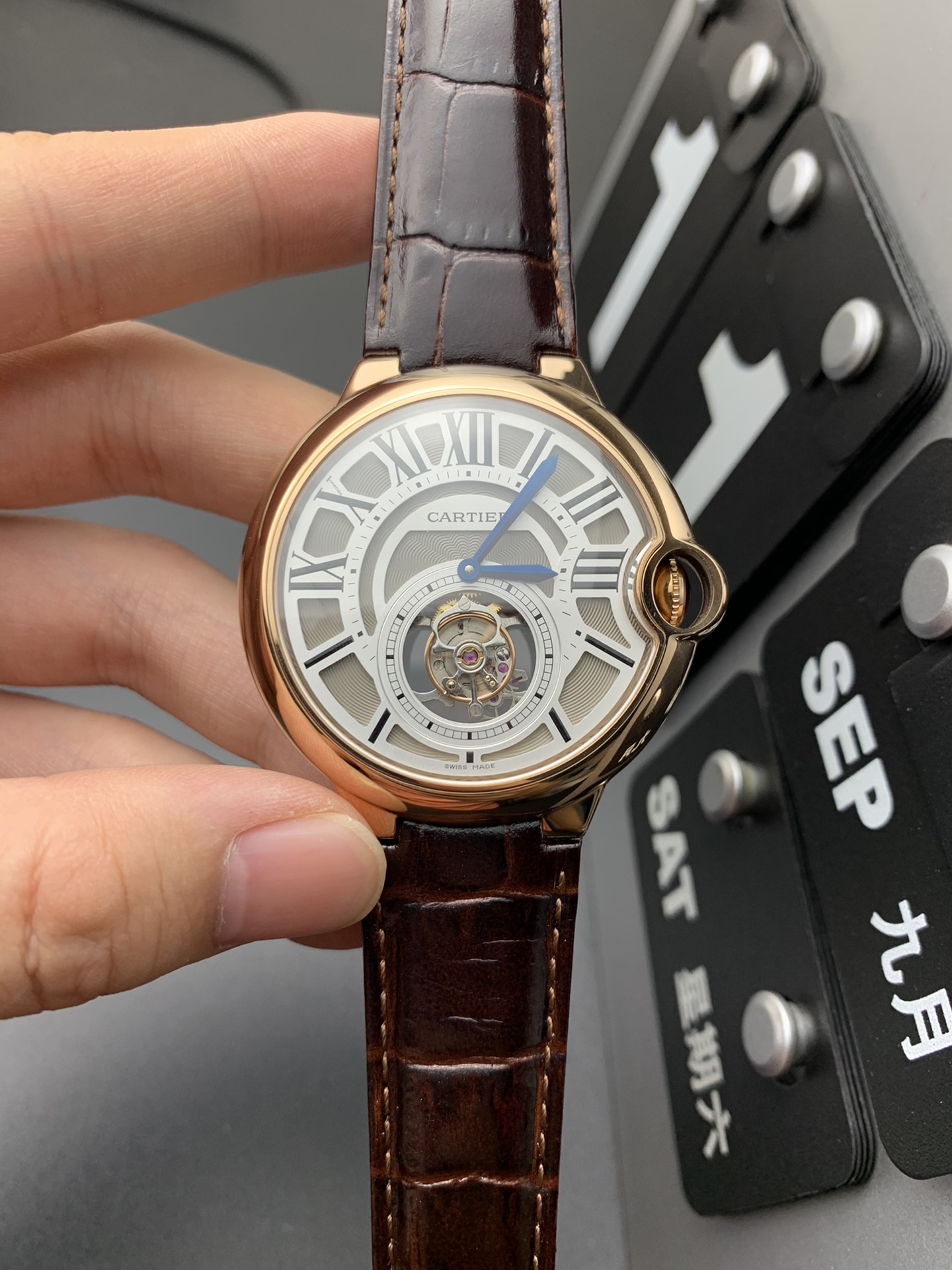 Burberry BBR 卡地亚陀飞轮