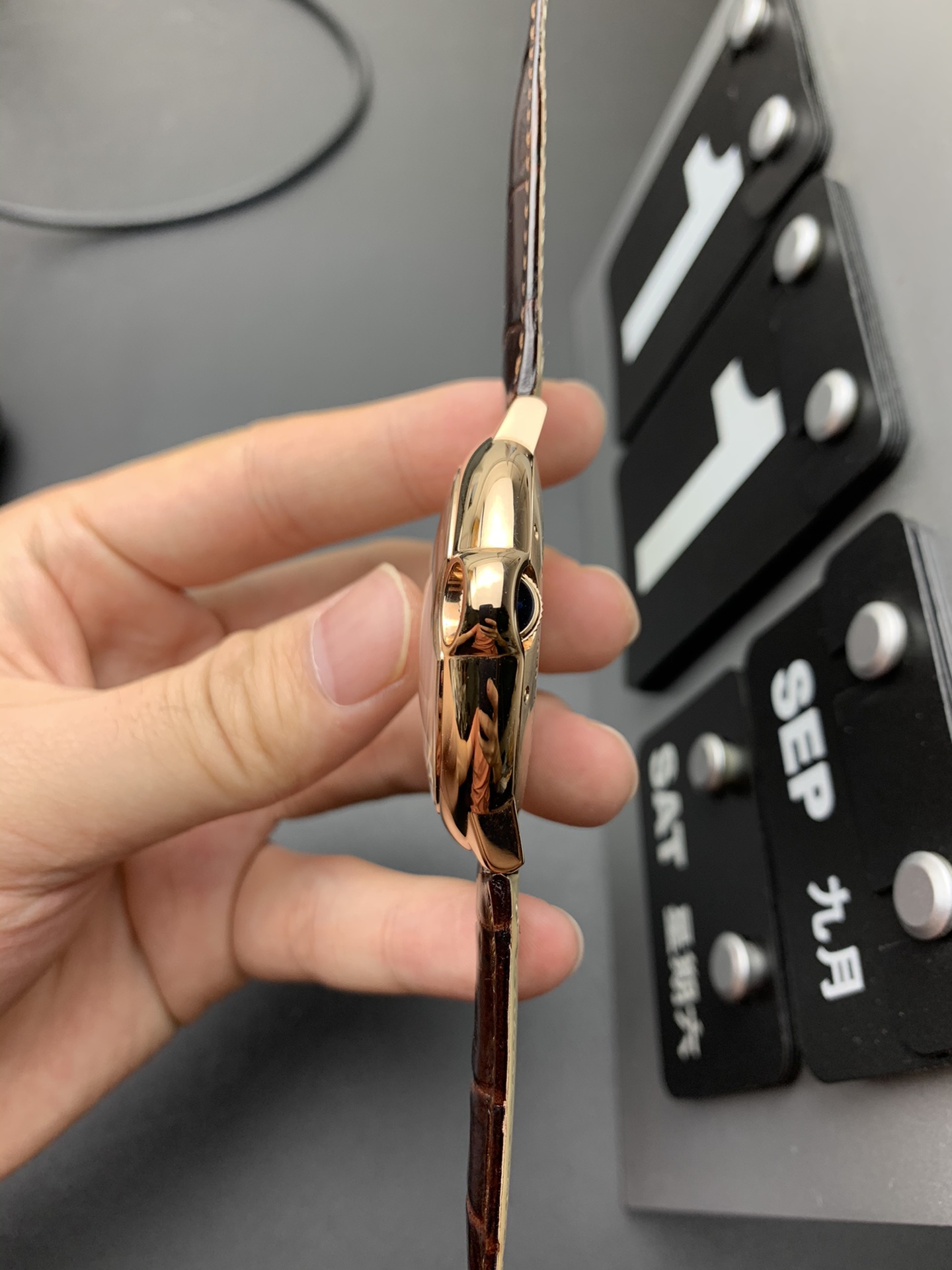 Burberry BBR 卡地亚陀飞轮