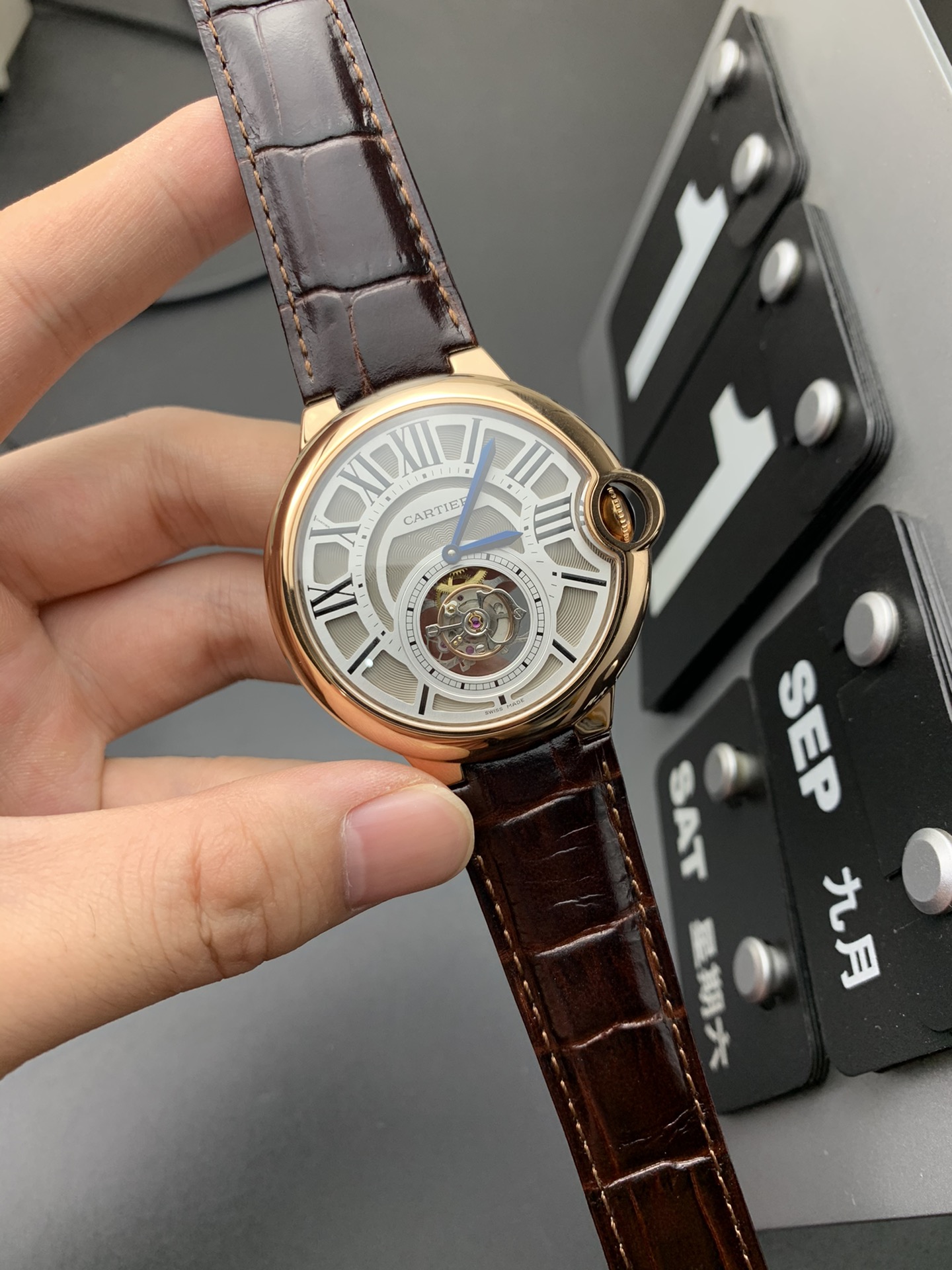 Burberry BBR 卡地亚陀飞轮