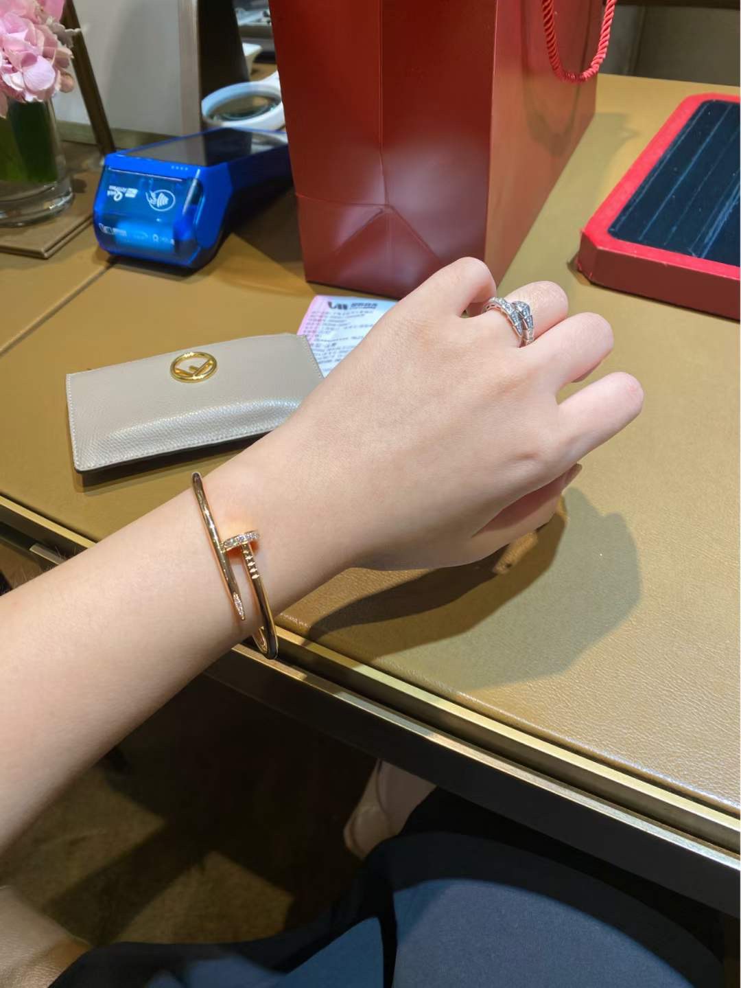 Cartier Cartier 玫瑰金 头尾钻钉子实心手镯