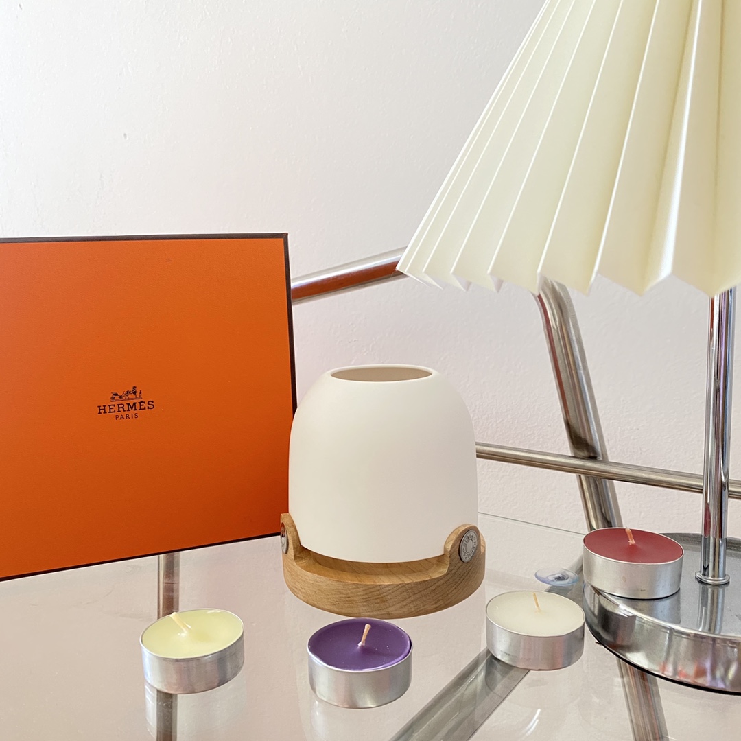 this Hermès classic candle lantern is paired with a matte-textured white - Comprehensive 5