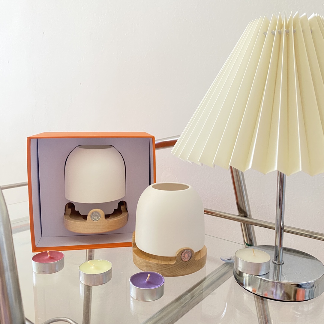 this Hermès classic candle lantern is paired with a matte-textured white - Comprehensive 6