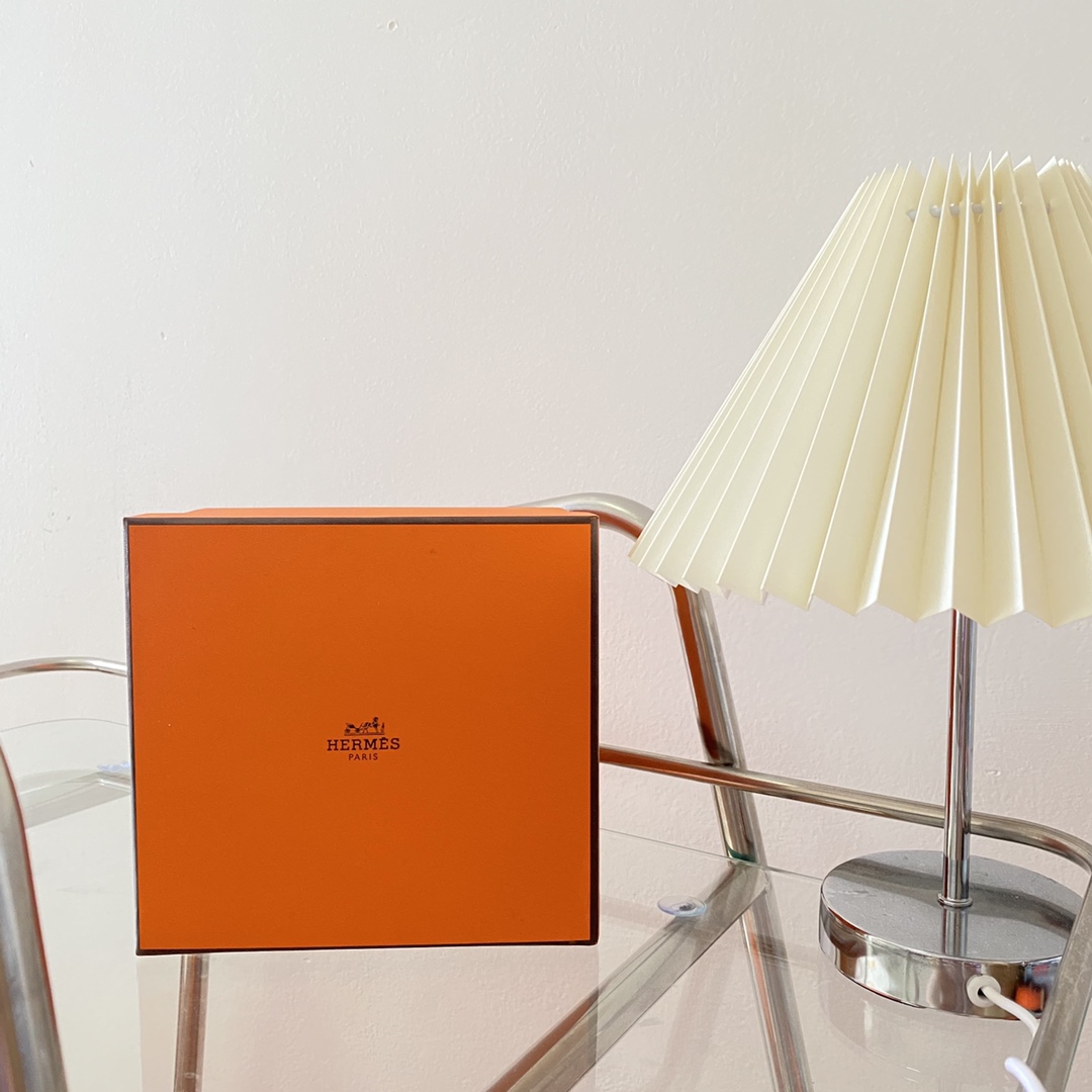 this Hermès classic candle lantern is paired with a matte-textured white - Comprehensive