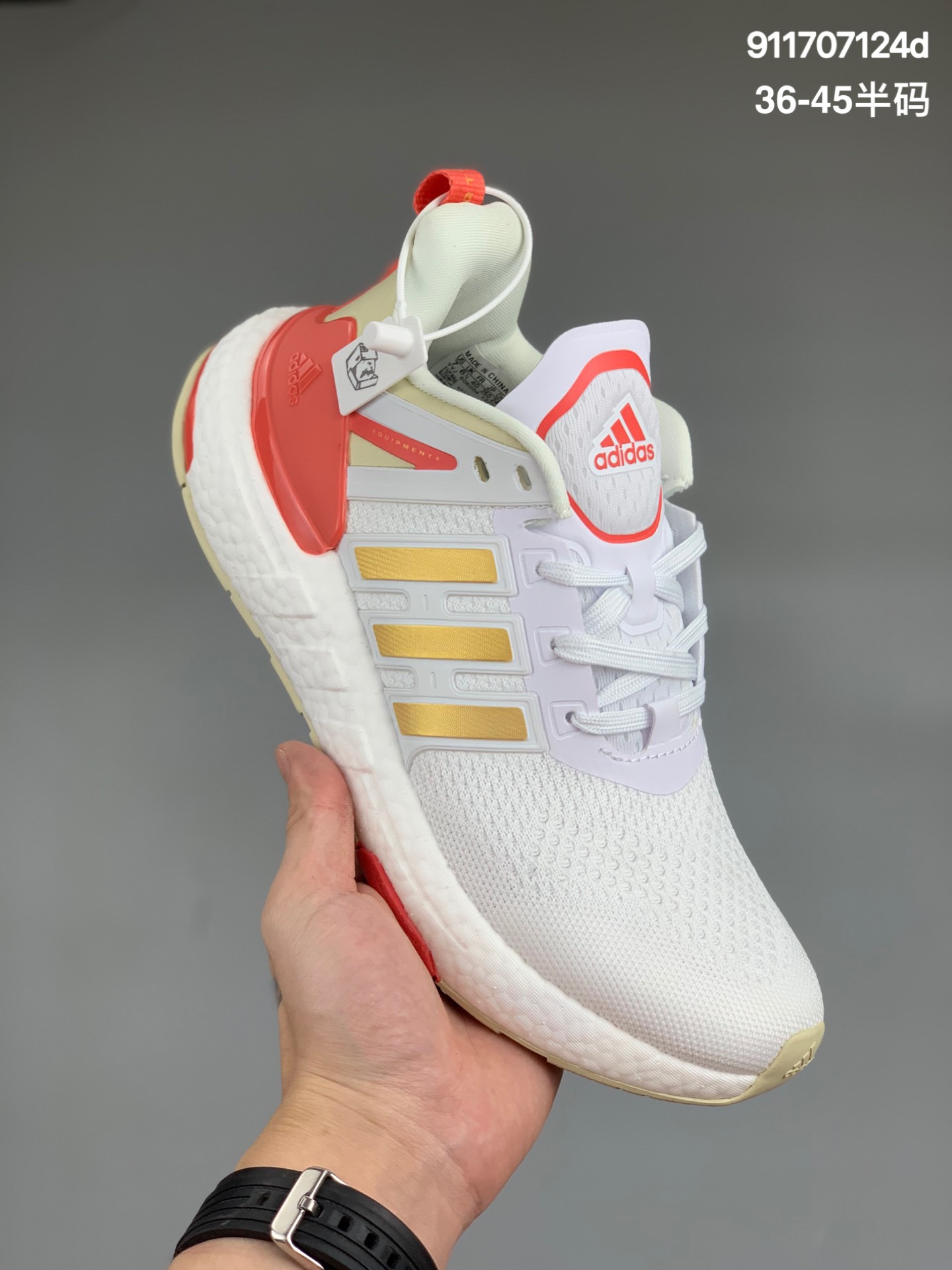 
阿迪达斯 Adidas Equipment + EQT系列街头运动慢跑鞋 新品首发 复古与现代科技的结合采用原装圆筒呼吸鞋面市面最为正确Boost高弹大底全新别致三条纹饰面官方货号: H02754SIYE：36 36.5 37 38 38.5 39 40 40.5 41 42 42.5 43 44 45
编码:911707124d