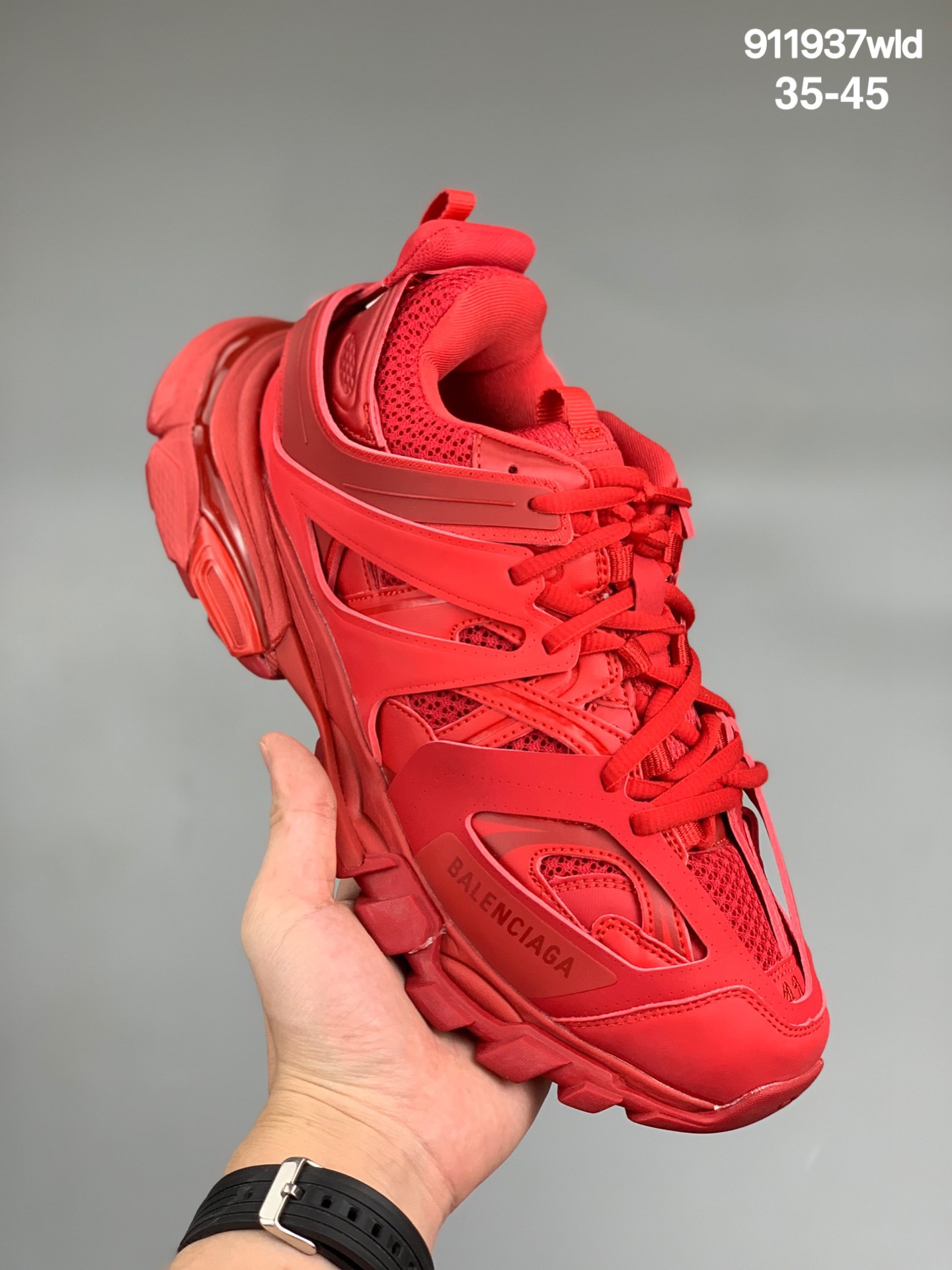 
Balenciaga Track 4.0 YY 巴黎世家四代潮流 3M反光跑鞋 W3NB25032增加全新设计 在延续 Track Trainer 户外轮廓和复杂鞋面结构的同时，新版本在后跟位置增加了透明带的部件与前一代相比，Track.2 有着更为复杂的外观，鞋面由176个部件组成Track.2防尘袋 USB充电线 鞋带 配件齐全 Size：35 36 37 38 39 40 41 42 43 44 45 
编码:911937wld