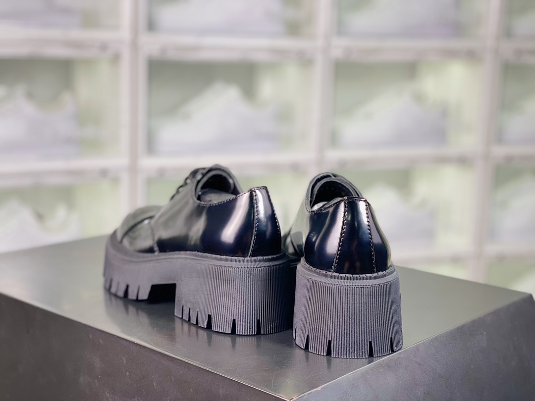 The original development of 2021 Balenciaga Triple-s - the world's most popular fashion shoes