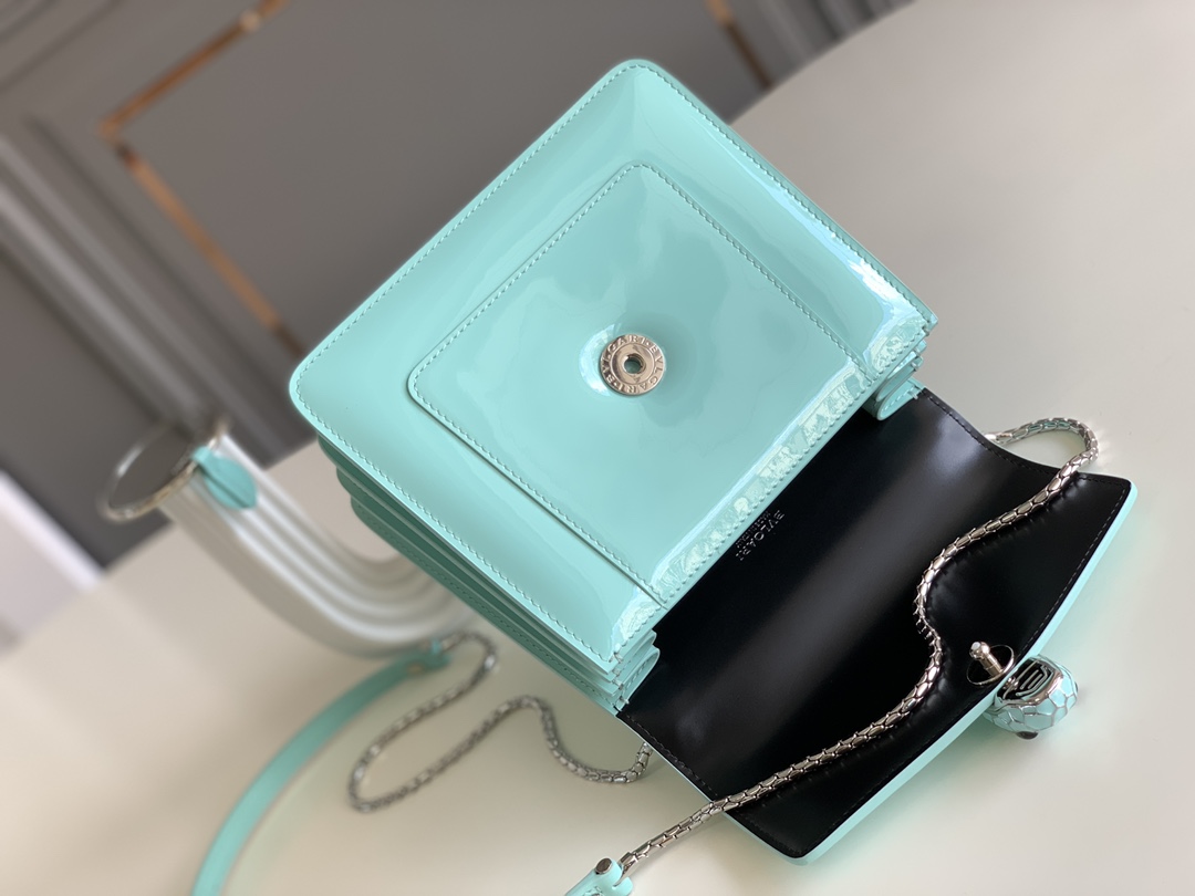 BVLGARI宝格丽湖水蓝小牛皮材质Serpenti Forever系列手提斜挎包