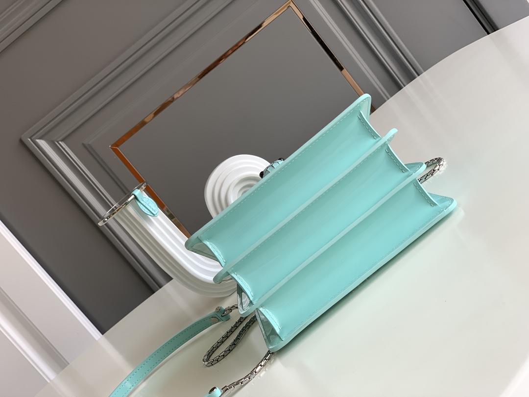 BVLGARI宝格丽湖水蓝小牛皮材质Serpenti Forever系列手提斜挎包