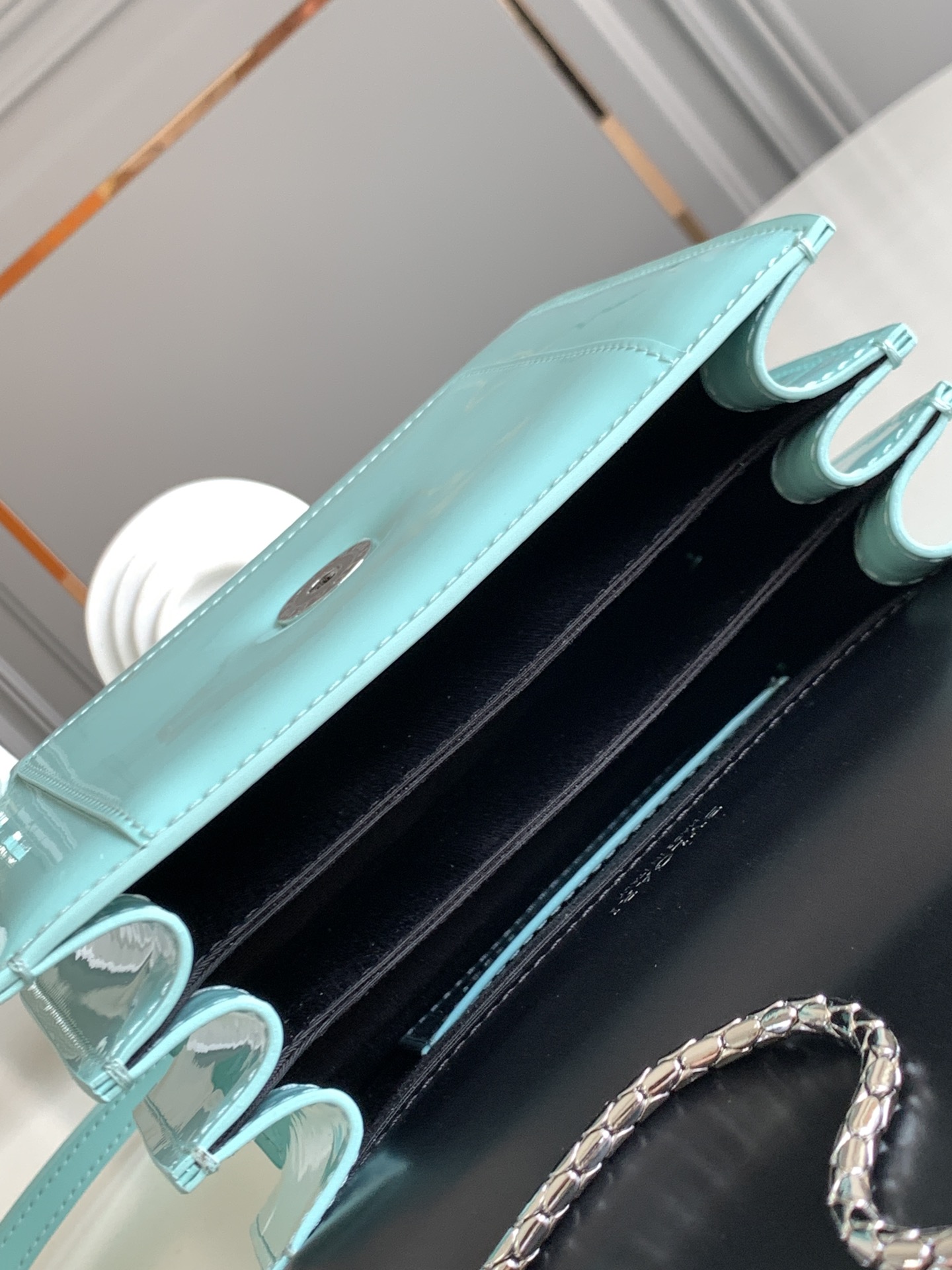 BVLGARI宝格丽湖水蓝小牛皮材质Serpenti Forever系列手提斜挎包