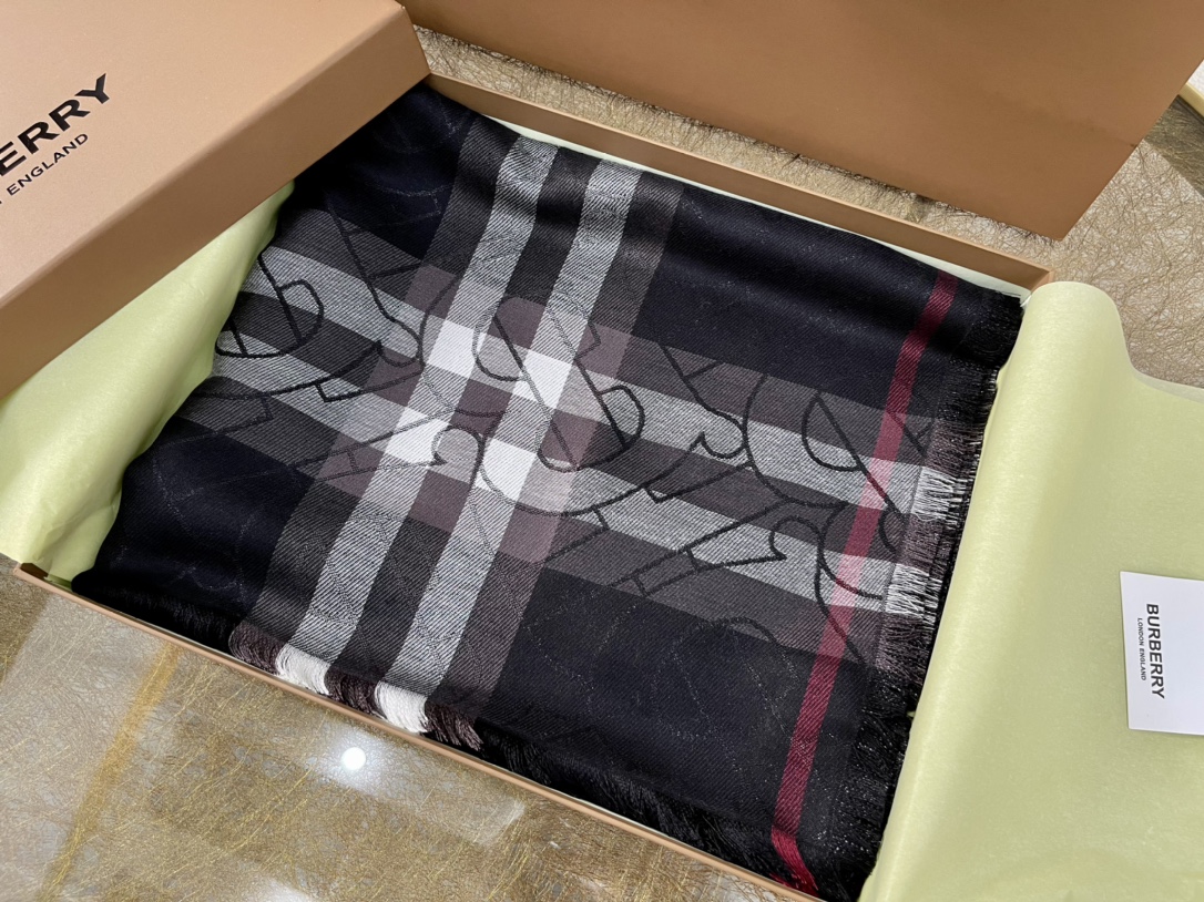 Burberry巴宝莉金属感专属标识制格纹围巾