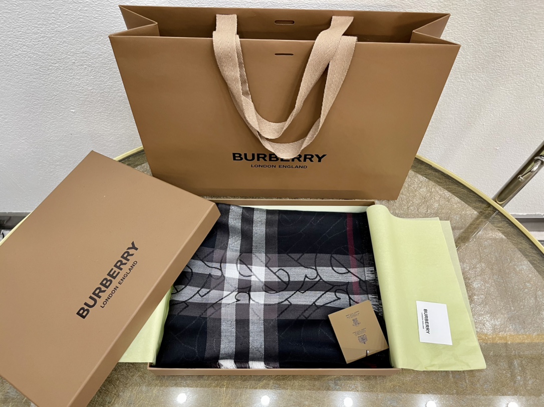 Burberry巴宝莉金属感专属标识制格纹围巾