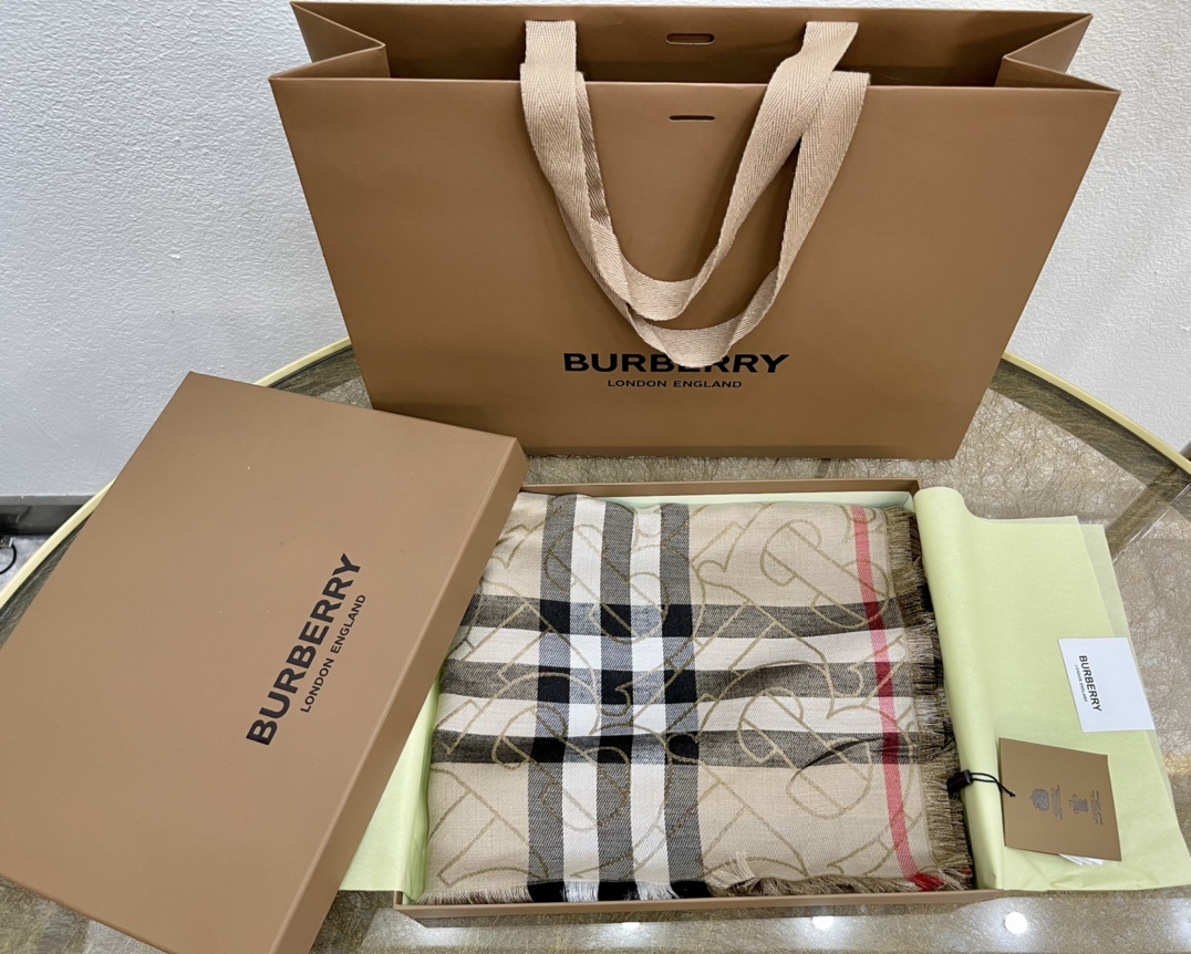 Burberry巴宝莉金属感专属标识制格纹围巾