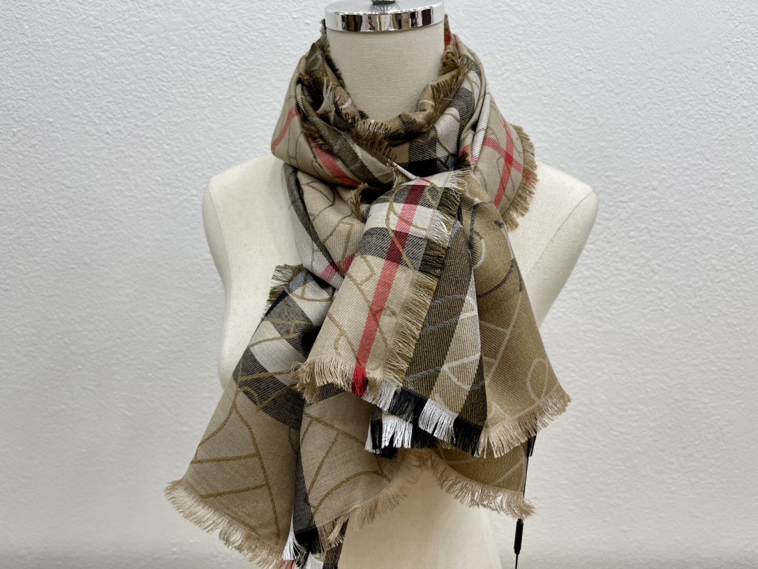 Burberry巴宝莉金属感专属标识制格纹围巾
