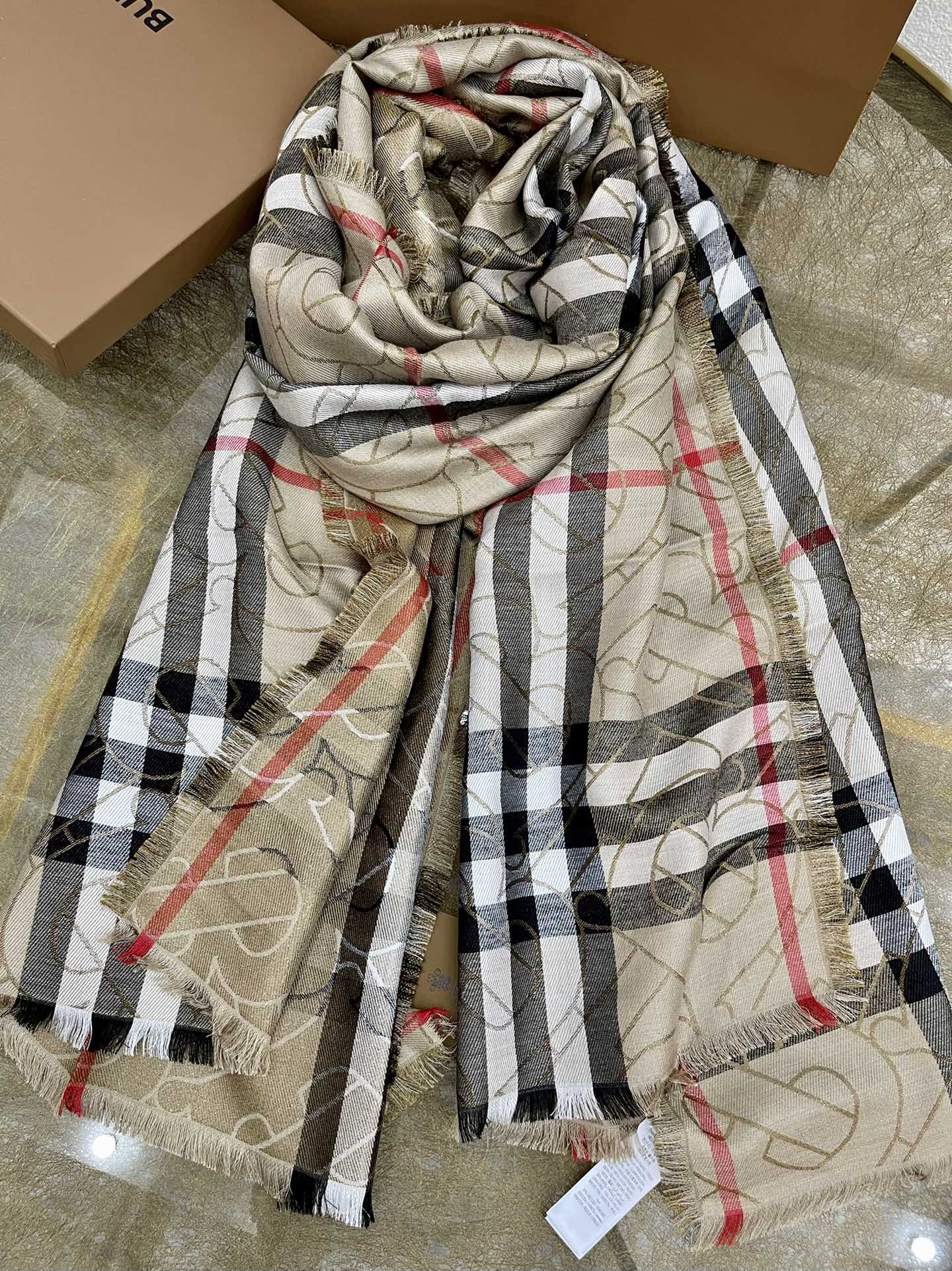 Burberry巴宝莉金属感专属标识制格纹围巾
