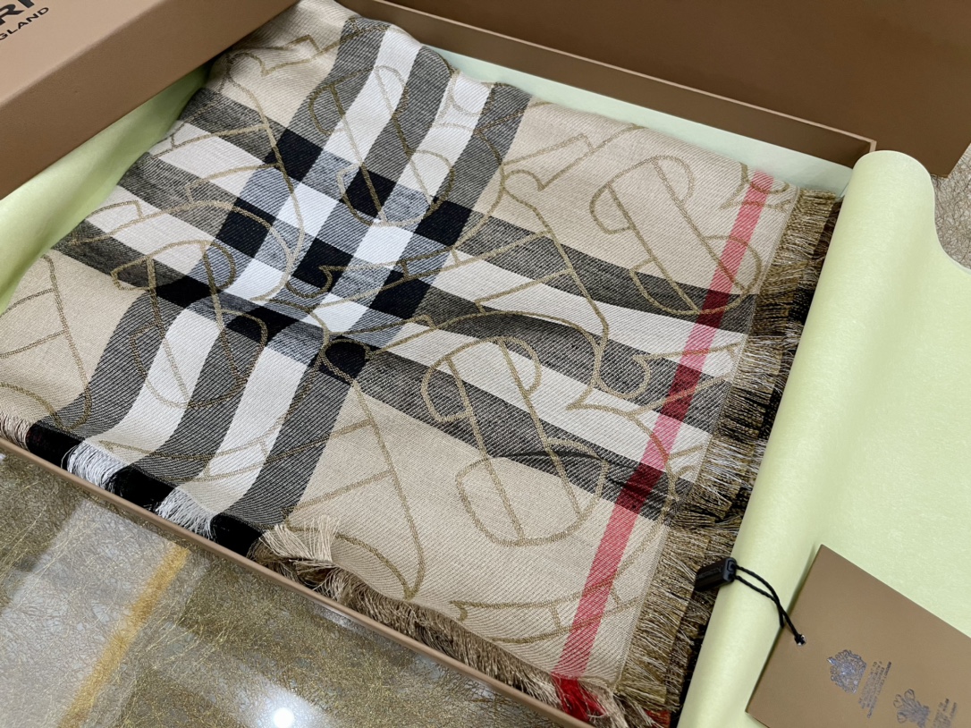 Burberry巴宝莉金属感专属标识制格纹围巾