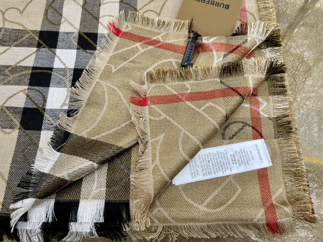 Burberry巴宝莉金属感专属标识制格纹围巾