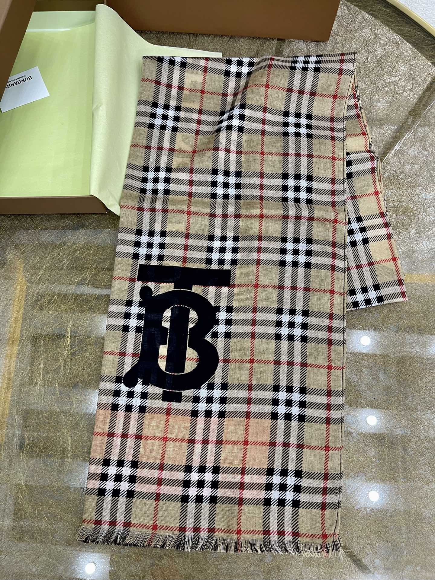 Burberry巴宝莉双面羊绒长围巾