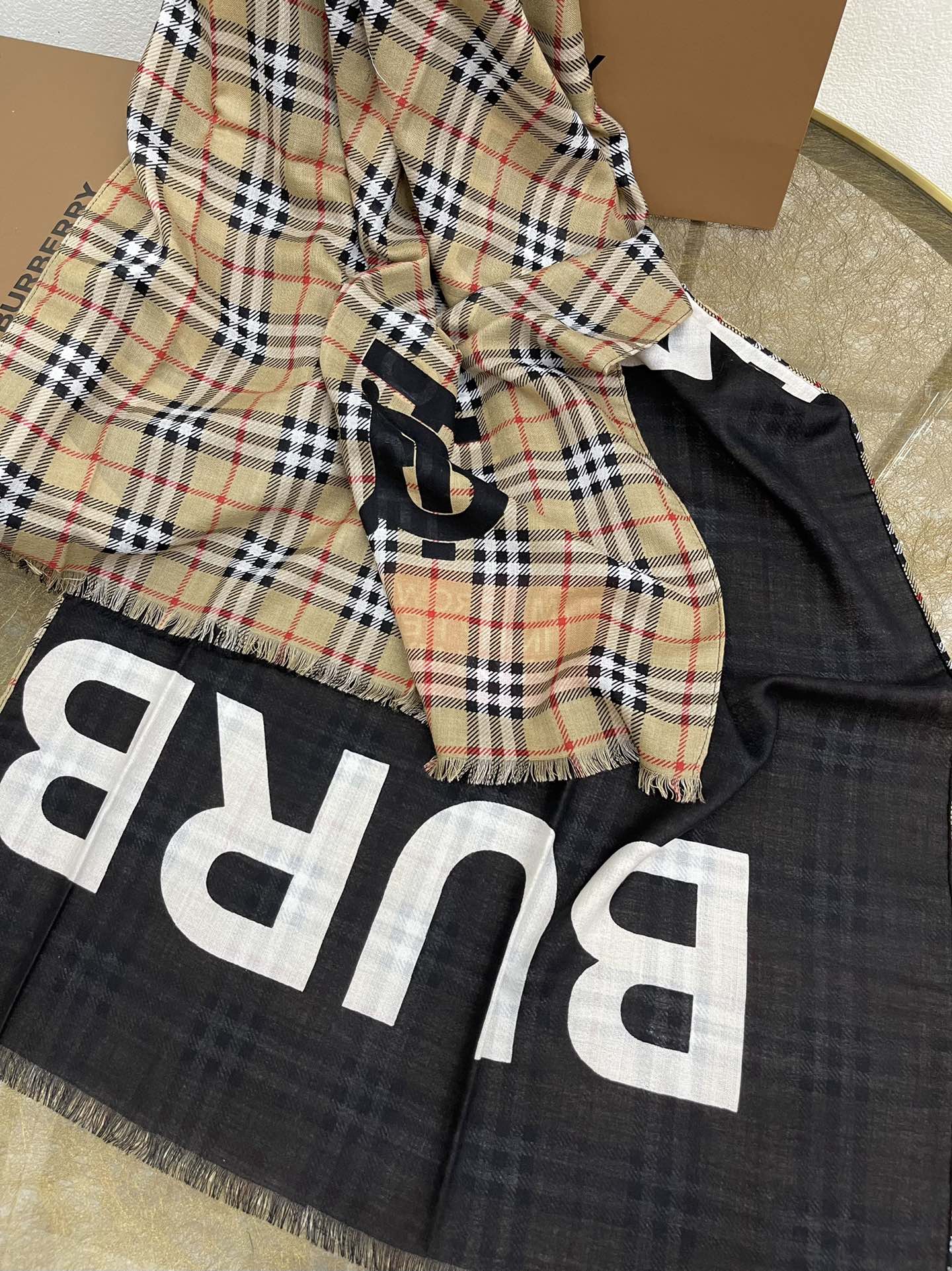 Burberry巴宝莉双面羊绒长围巾