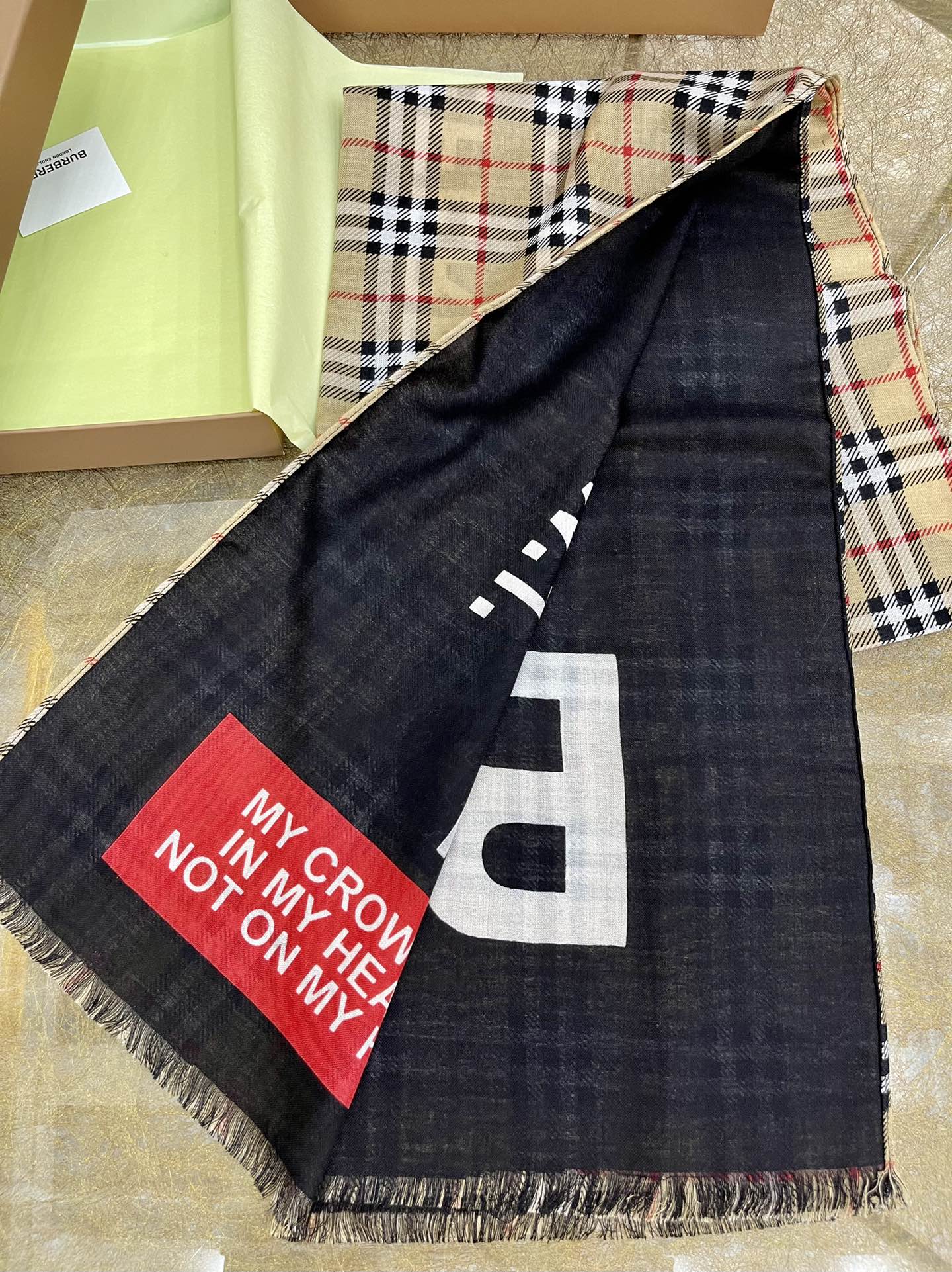 Burberry巴宝莉双面羊绒长围巾