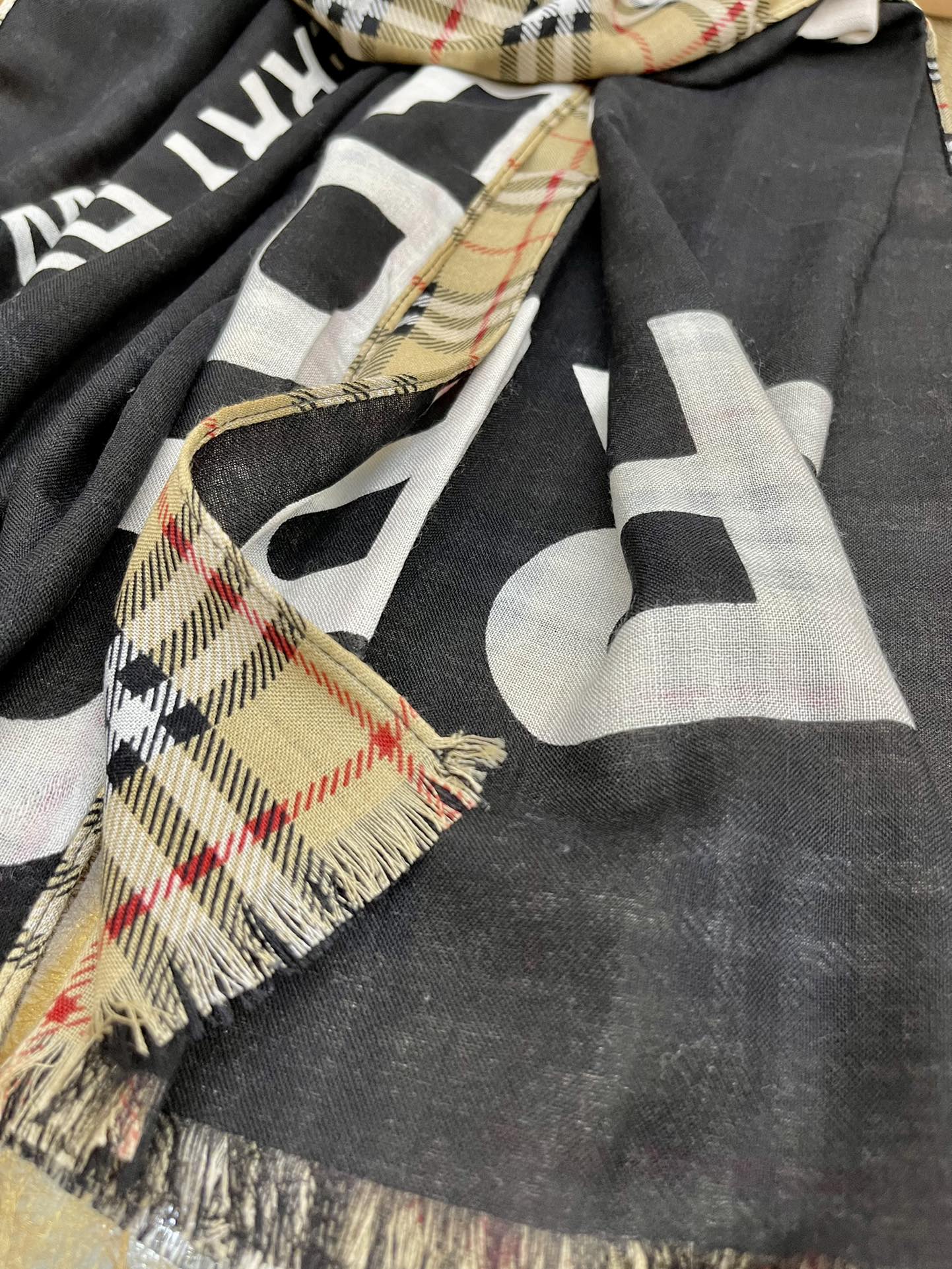 Burberry巴宝莉双面羊绒长围巾