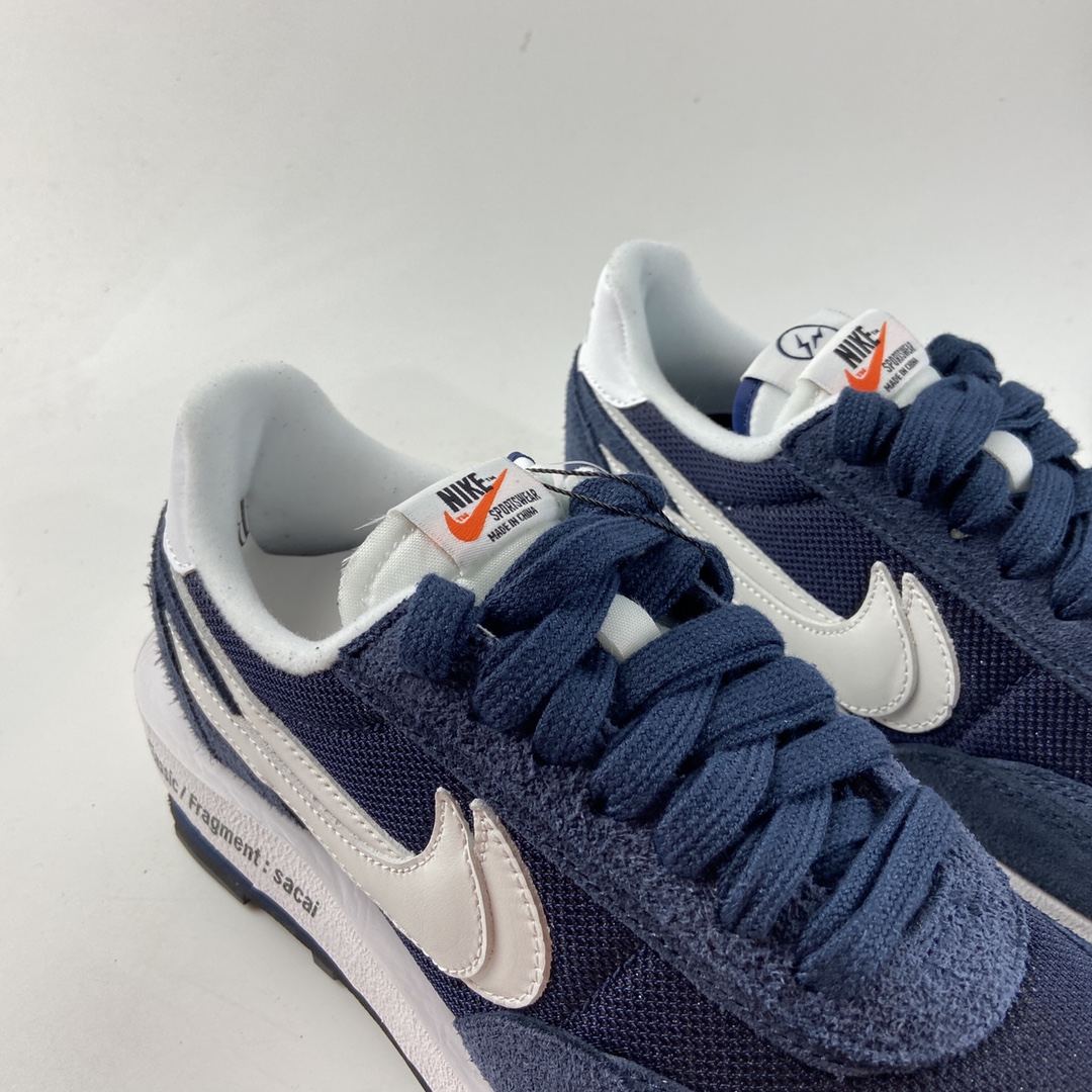 P300   Fragment Design x Sacai x NIKE LDWaffle 联名重叠设计前卫华夫变形休闲慢跑鞋 DH2684-400
