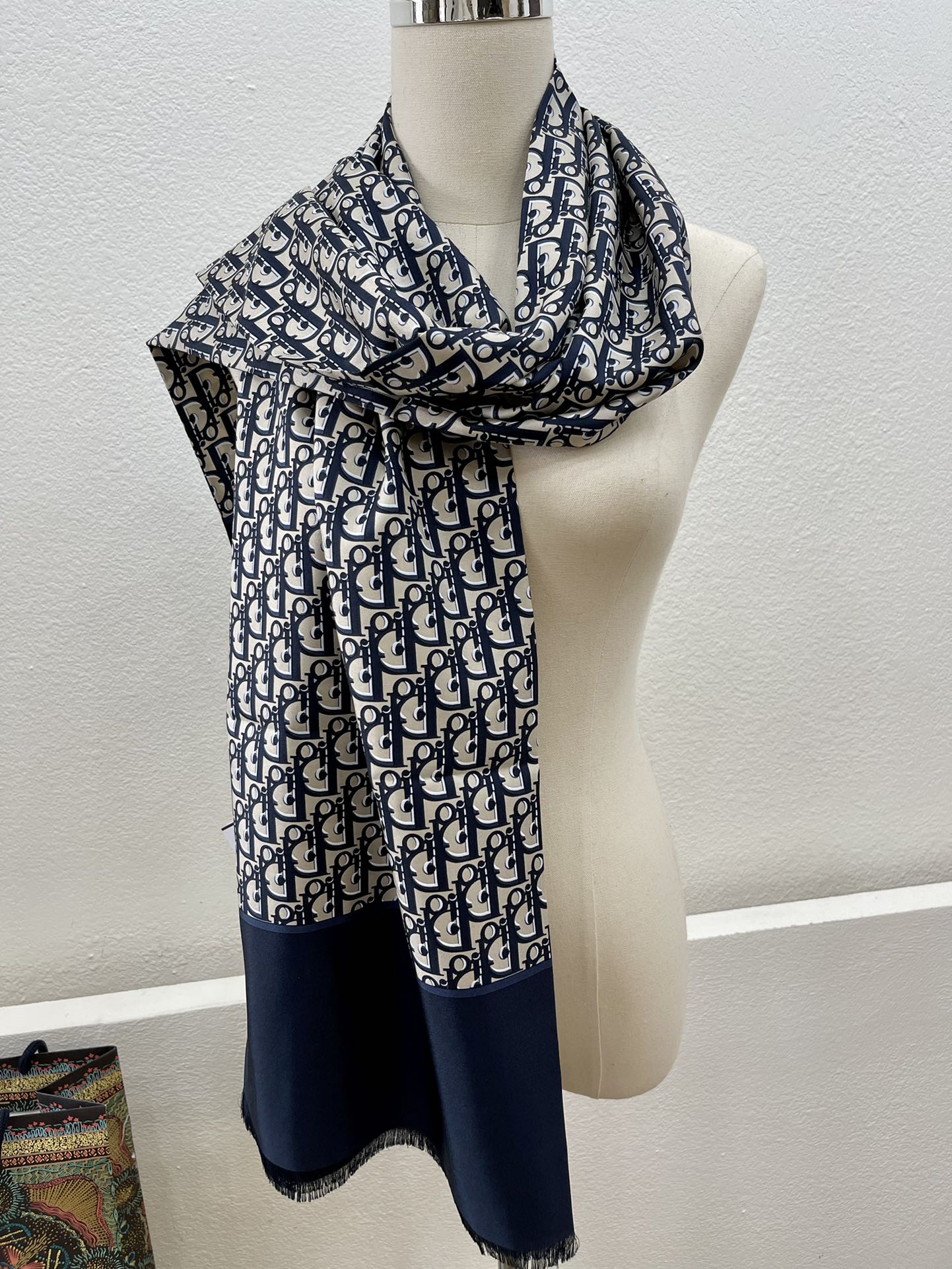 Dior迪奥100%真丝MITZAH “TOILE OBLIQUE”斜纹真丝长巾