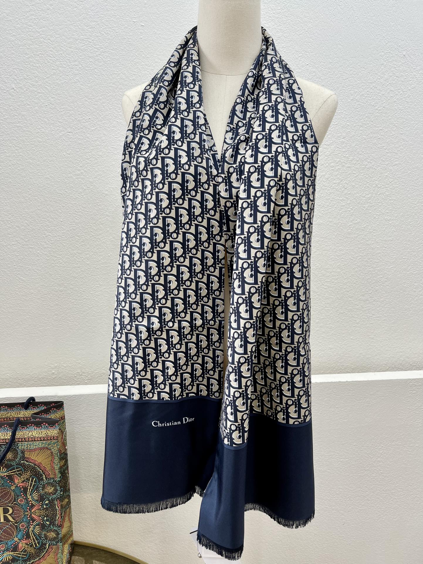 Dior迪奥100%真丝MITZAH “TOILE OBLIQUE”斜纹真丝长巾
