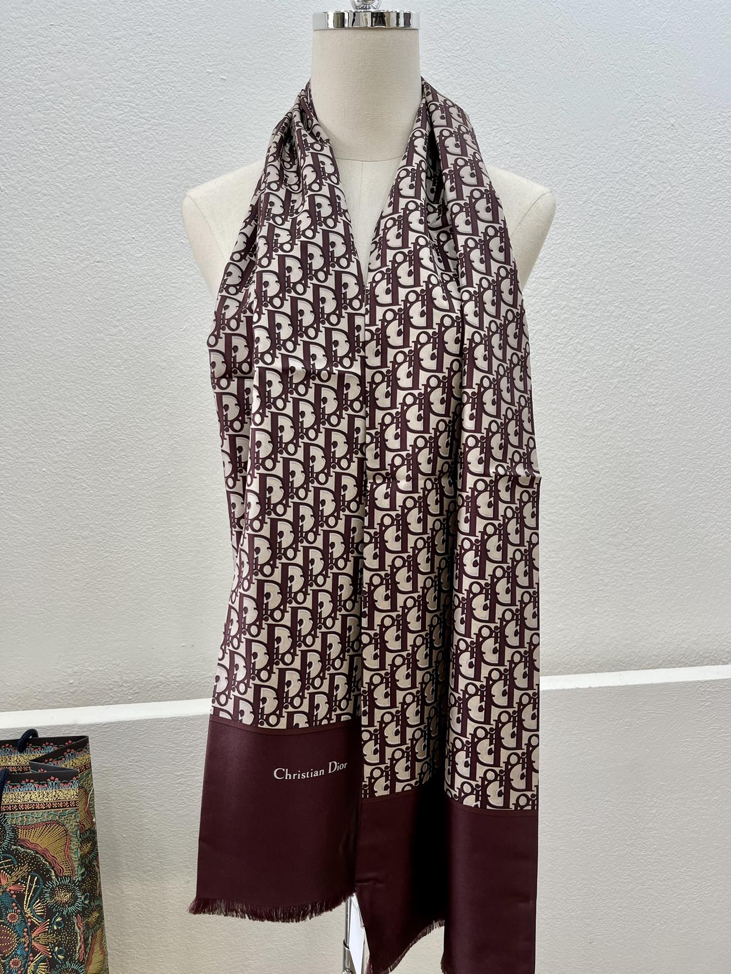 Dior迪奥100%真丝MITZAH “TOILE OBLIQUE”斜纹真丝长巾