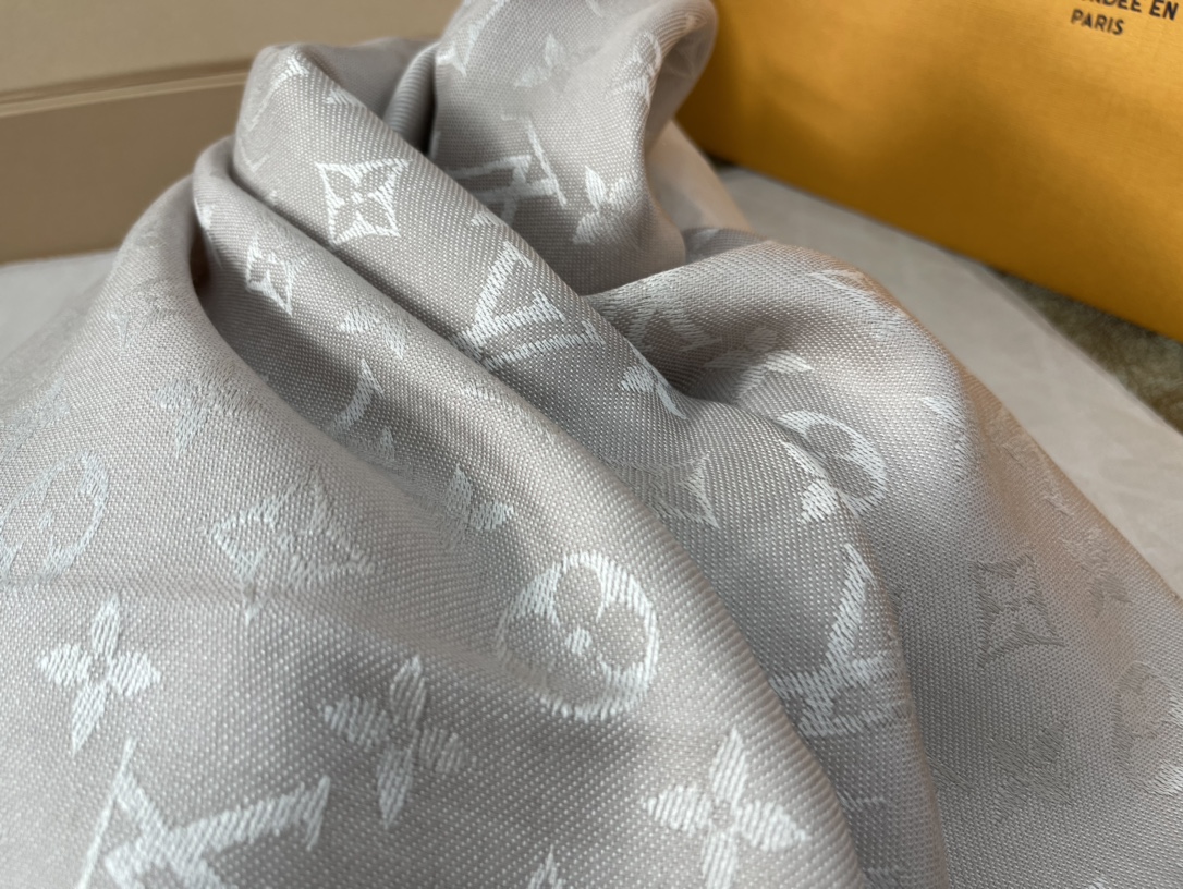 LV路易威登Monogram图案真丝羊毛混纺围巾M71336