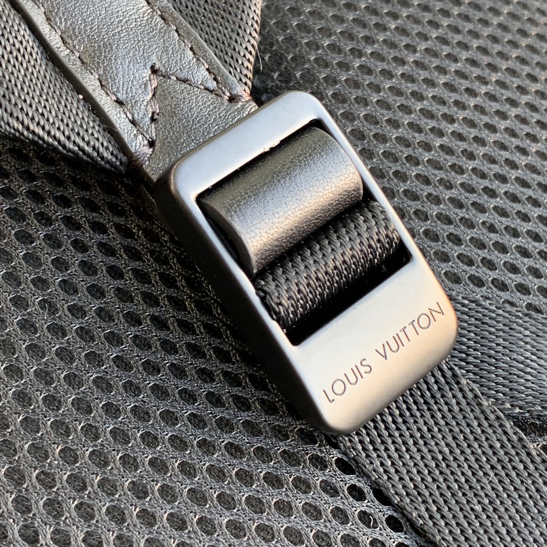 Louis Vuitton LV Christopher Slim 双肩包 M58644