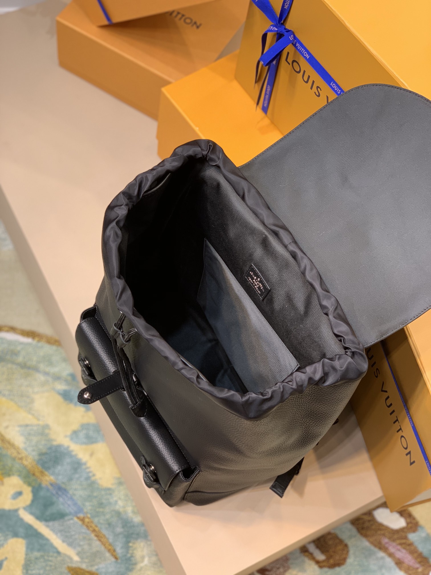Louis Vuitton LV Christopher Slim 双肩包 M58644