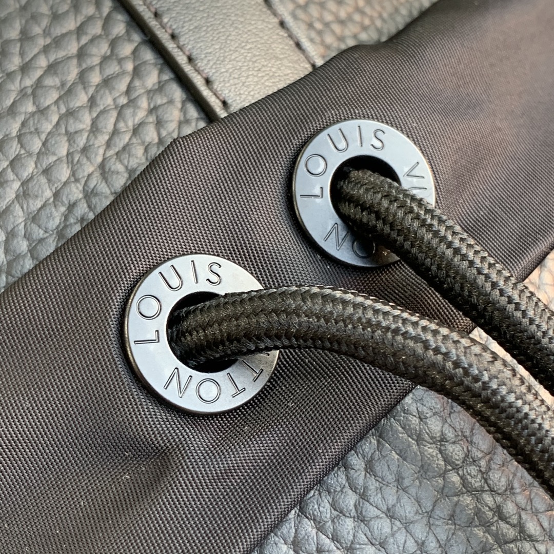 Louis Vuitton LV Christopher Slim 双肩包 M58644