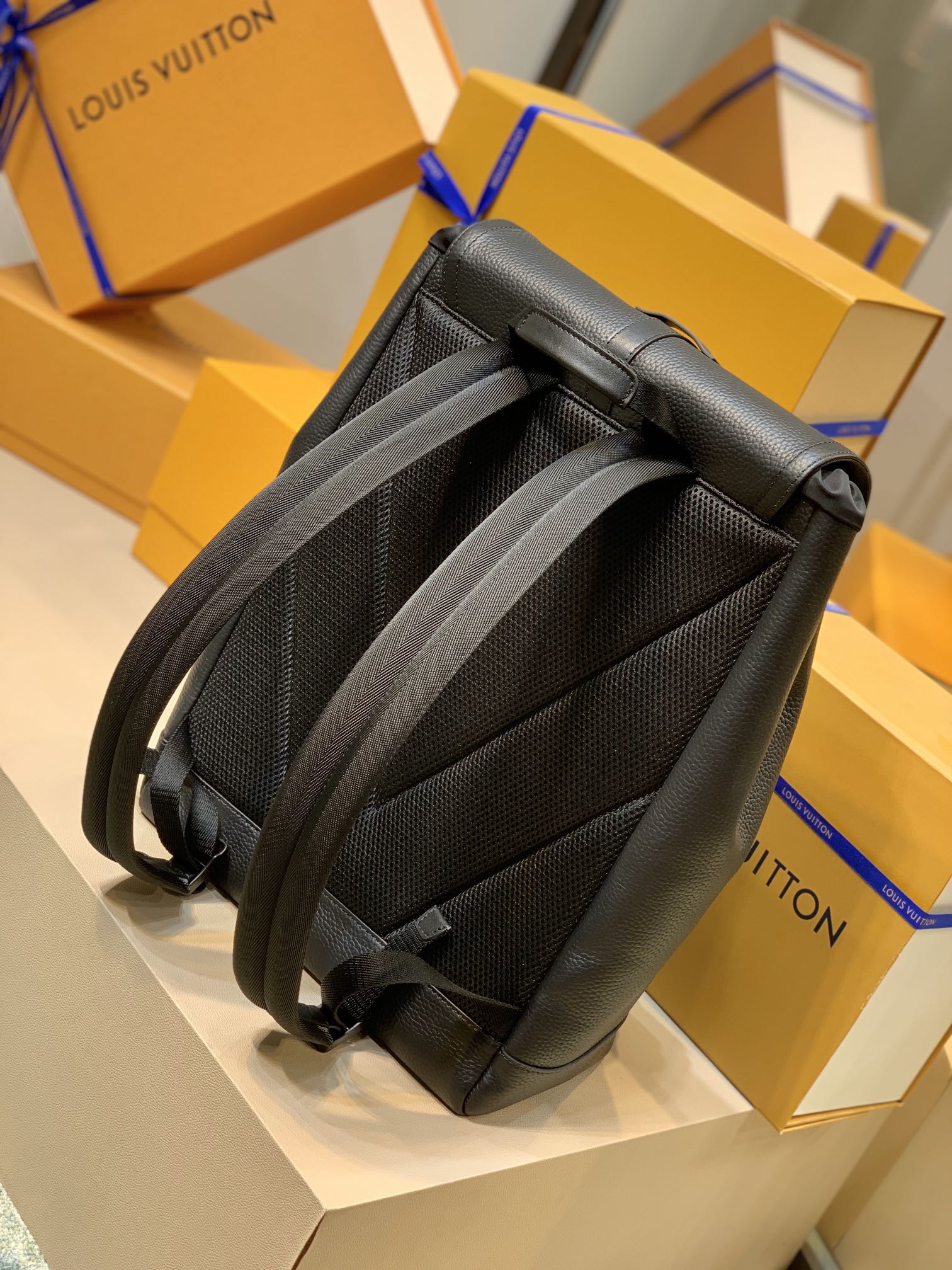 Louis Vuitton LV Christopher Slim 双肩包 M58644