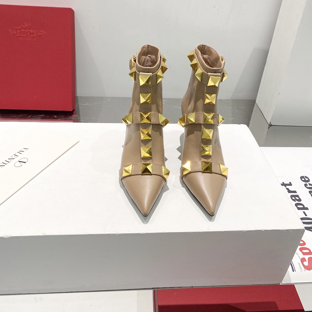 Valentino 华伦天奴 尖头 短靴 铆钉 小牛皮