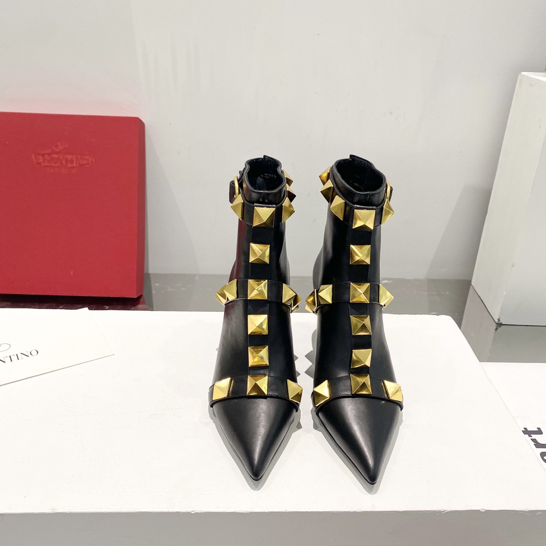 Valentino 华伦天奴 短靴 小牛皮 山羊皮 真皮大底 尖头 铆钉