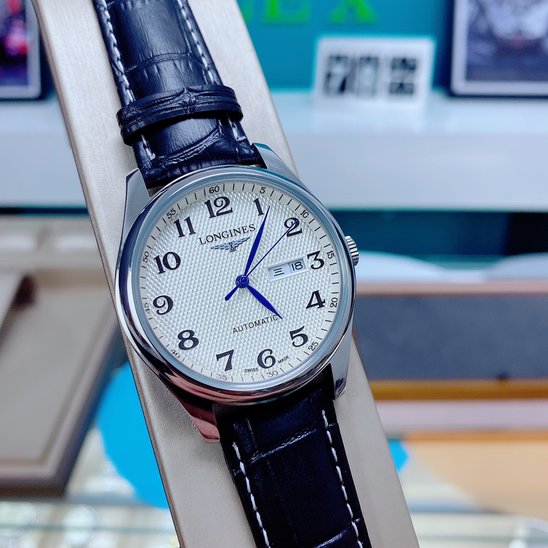 K0   浪琴  Longines 全自动机械尺寸：40*12mm 拱桥强化玻璃316L精钢表带配按扣任何人都可以打扮得光艳亮丽但个人品味流露于穿着细节