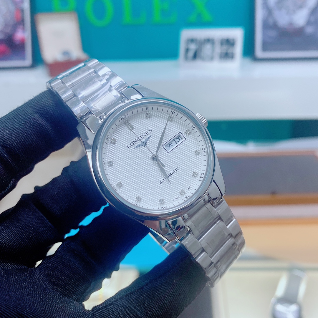 K5  浪琴  Longines 全自动机械尺寸：40*12mm 拱桥强化玻璃316L精钢表带配按扣任何人都可以打扮得光艳亮丽但个人品味流露于穿着细节