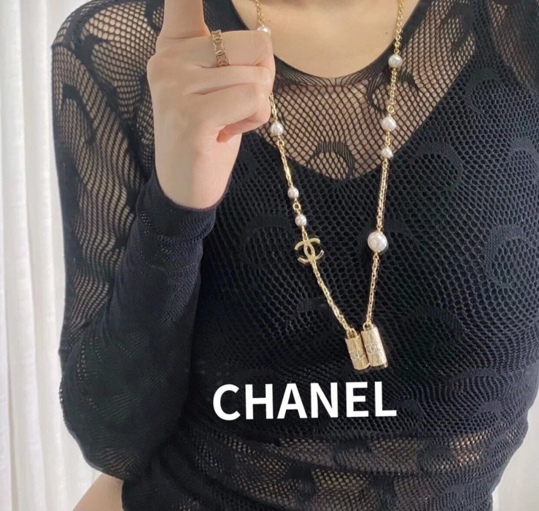 新款香奈儿珍珠耳机链Chanel毛衣