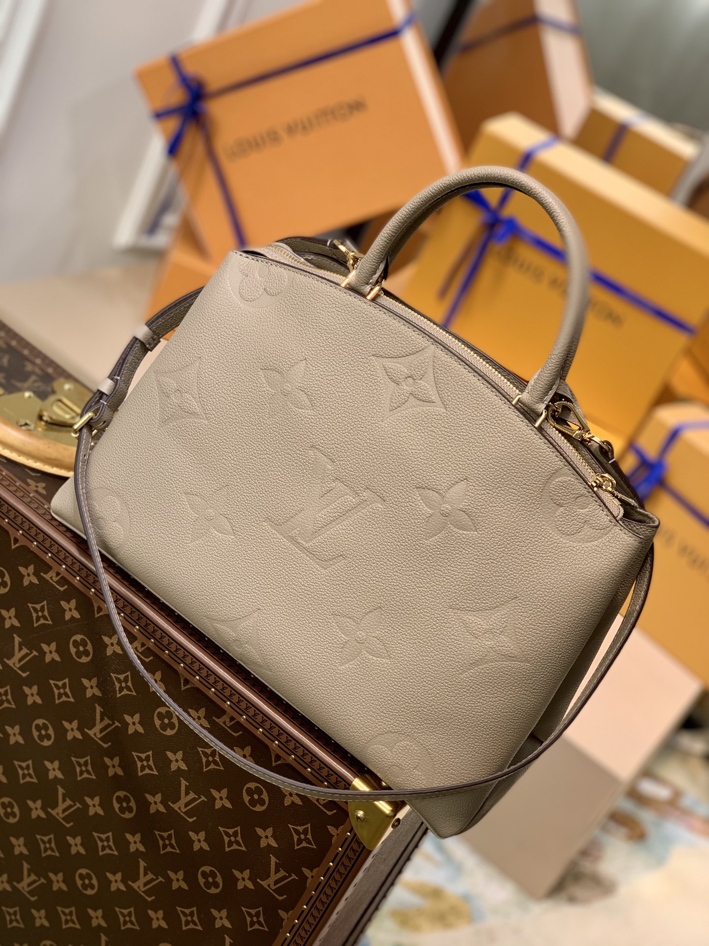 Louis Vuitton LV Grand Palais bag M45833灰色