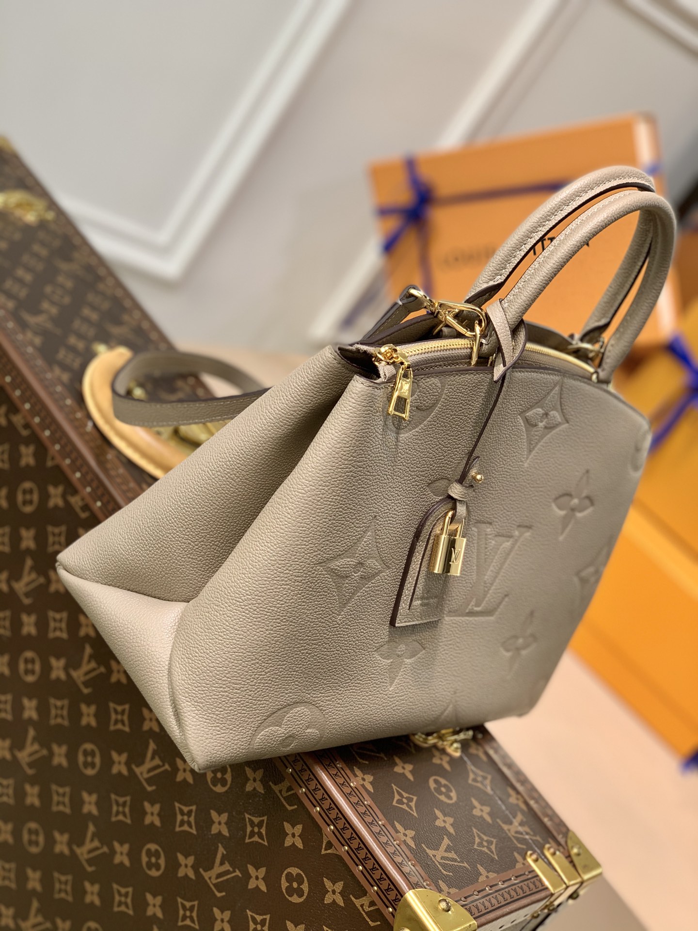 Louis Vuitton LV Grand Palais bag M45833灰色