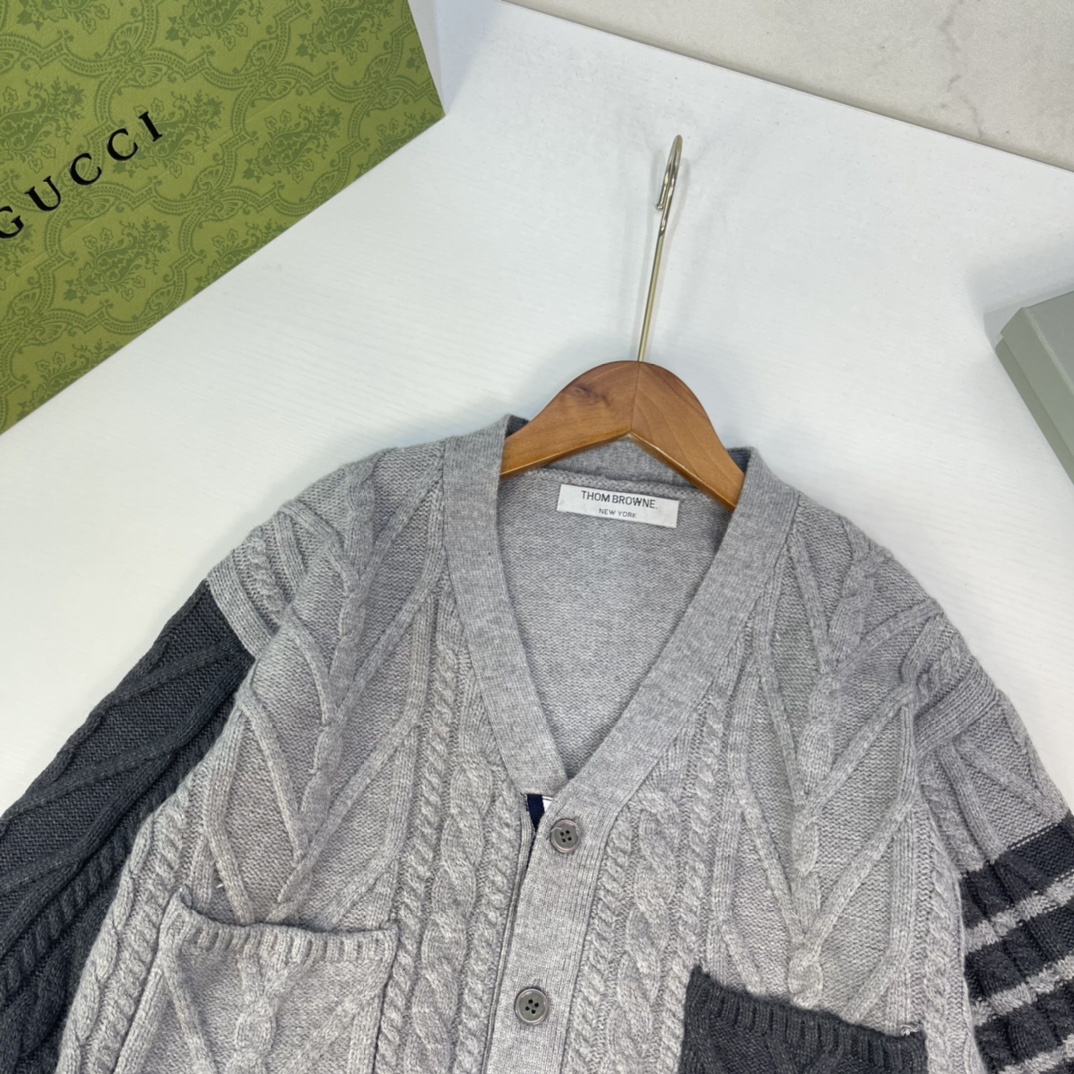 “THO* BROWNE SAMM RUNNEY 2021: Hottest Designer Brand with Cozy Fabric and Classic Style” - 图片 4