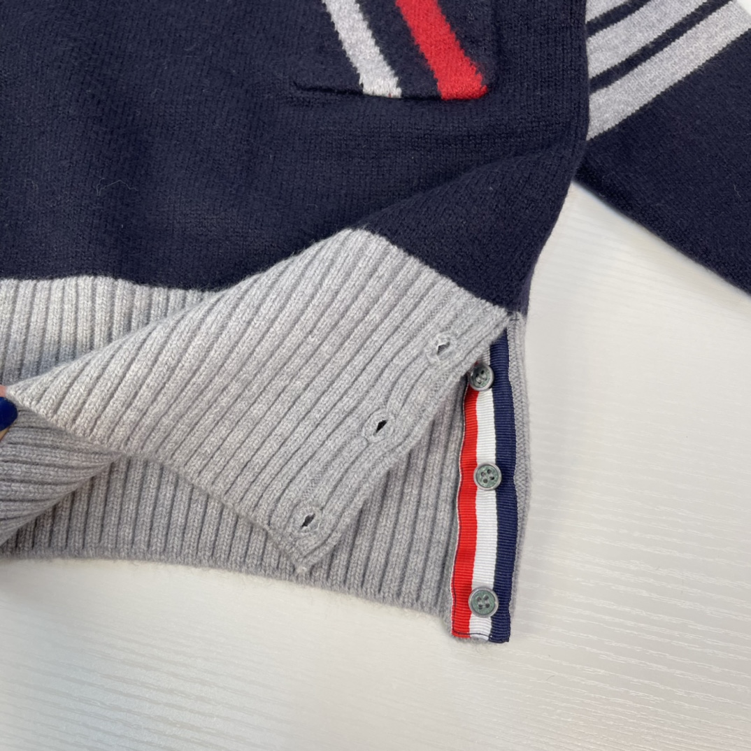 Cozy Autumn Sweater: Classic TB Style, Perfect Fit, Various Sizes Available. - 图片 6