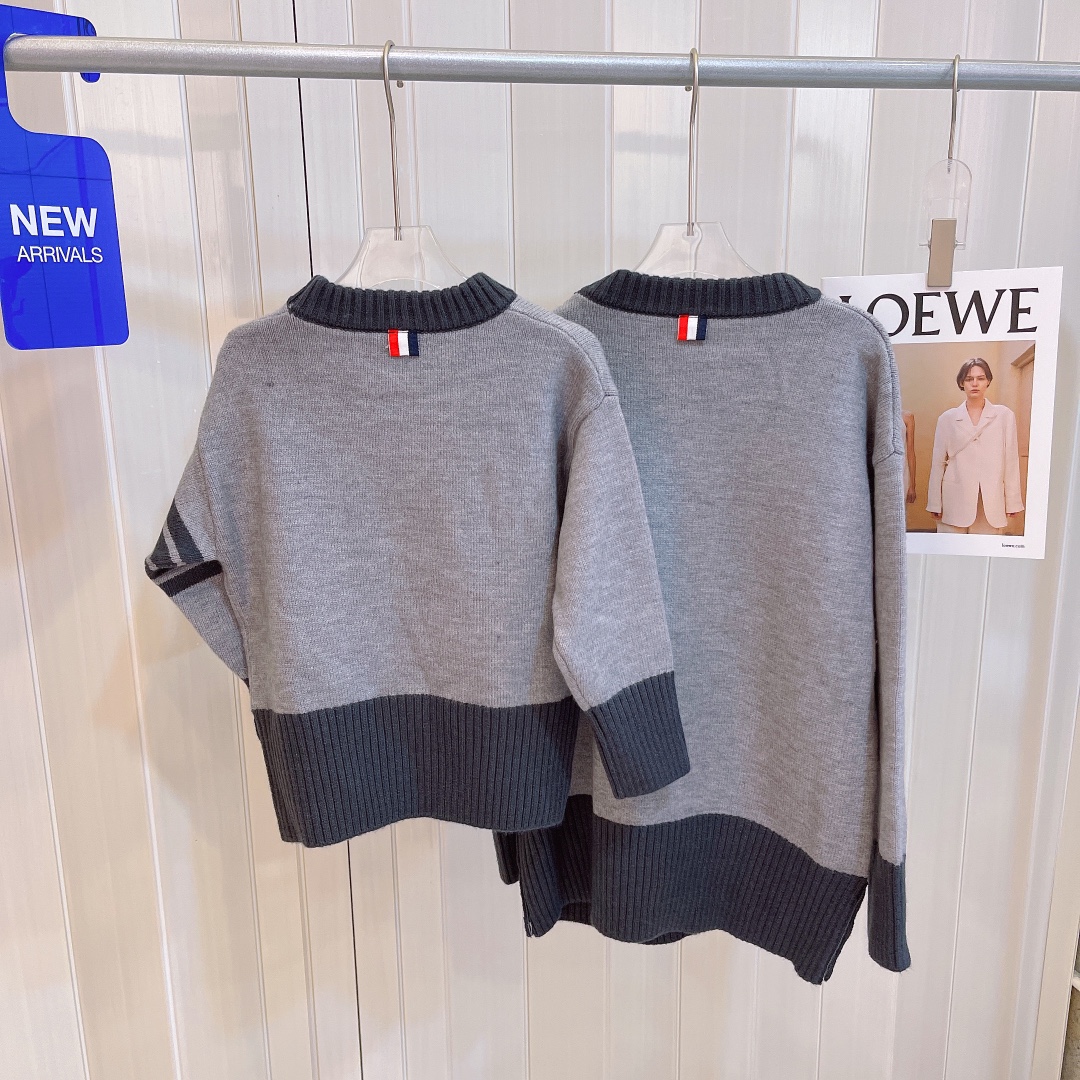 “Cozy Mother-Son Series: Stylish TB Style Clothing for Adults, Various Sizes Available” - 图片 9
