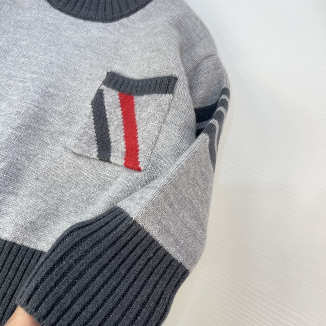 “Cozy Mother-Son Series: Stylish TB Style Clothing for Adults, Various Sizes Available” - 图片 5