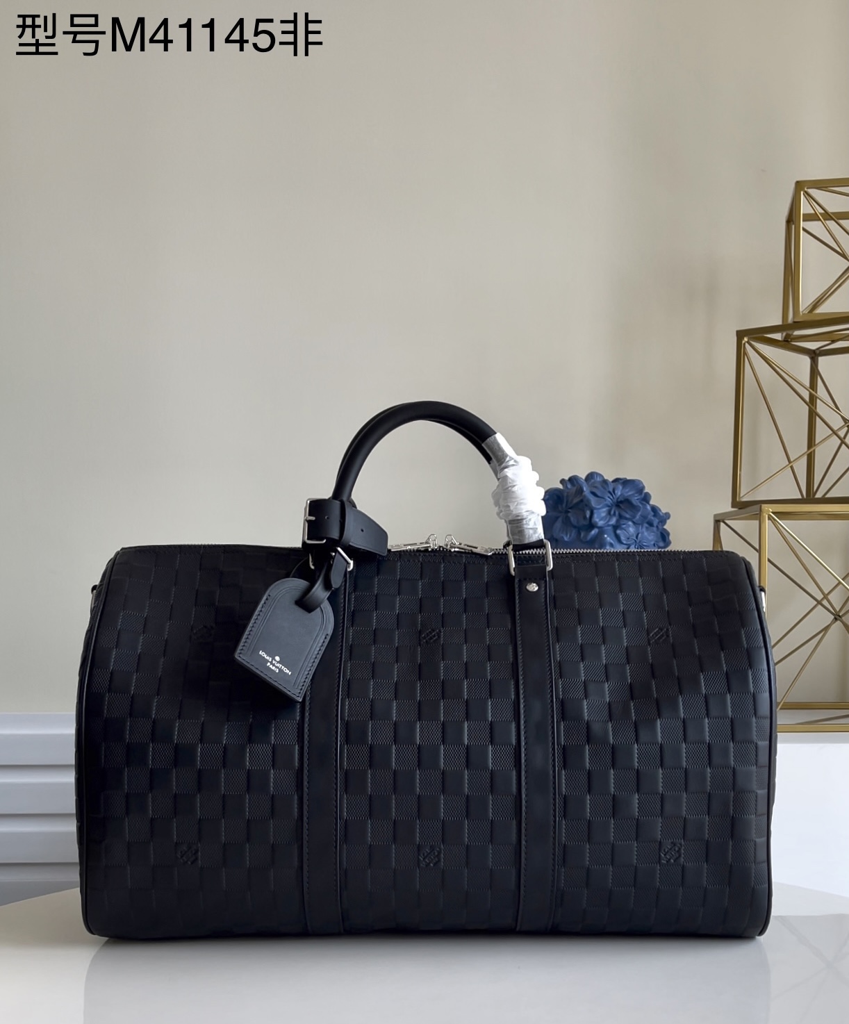 NO:397660,[Exclusive real photo N41145 plastered] This Keepall 45 strap travel bag is made of soft Damier Infini leather, inheriting the classic style of Louis Vuitton. Whether it is shoulder or portable, its iconic appearance will become a fashion companion for your travel. Size 45*27*20 cm C. 1050 [Warm reminder that this travel bag is too big and does not match the packaging!  】,LV【Original Factory】,louis vuitton,louis vuitton19860909【独家实拍N41145压格】本款Keepall 45 配肩带旅行袋采用柔软的Damier Infini 皮革,传承了路易威登的经典风格.无论肩背还是手提,其标志性的外形都将成为您旅行的时尚伴侣.尺寸45*27*20 cm C. 1050【温馨提示此款旅行袋太大,不配包装！】,LV【原厂皮】,louis vuitton,louis vuitton,Bag