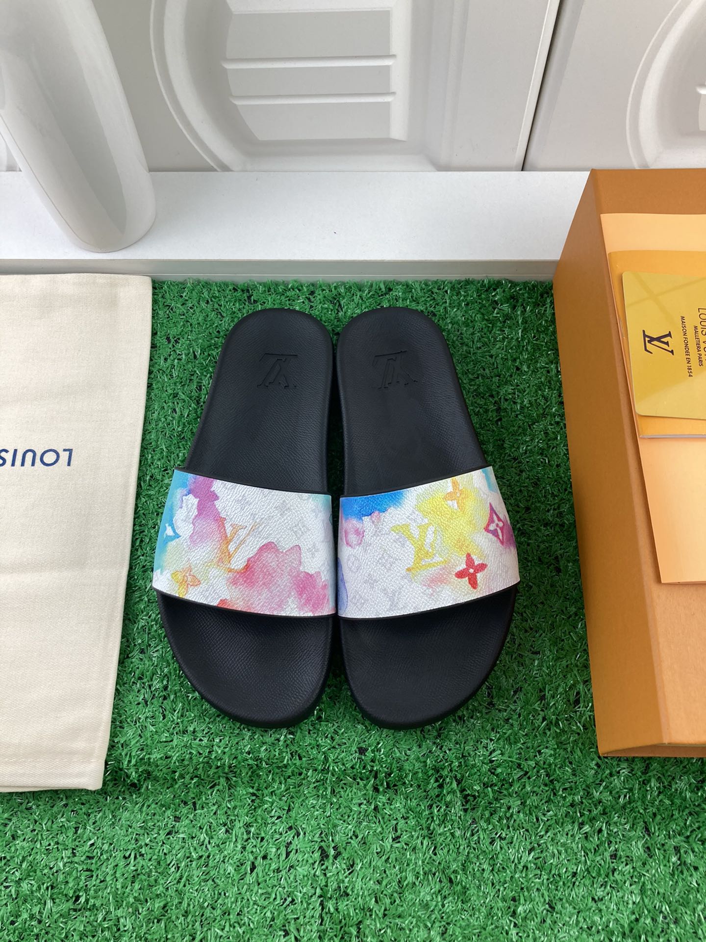 NO:244221,LouⅰsⅤuⅰtton couple style, private model, beautiful upper Size: 35-45, slippers, slippers19860909LouⅰsⅤuⅰtton情侣款,私家模,美观鞋面 Size:35-45,拖鞋,slippers,Women's Shoes